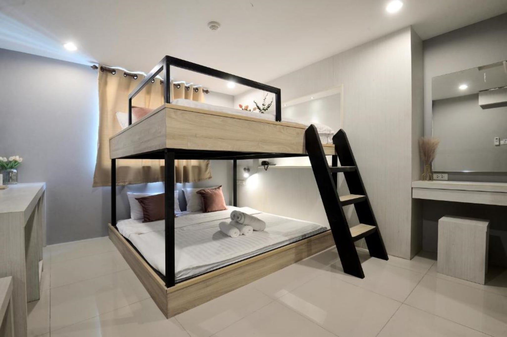 Family Room Capacity 4