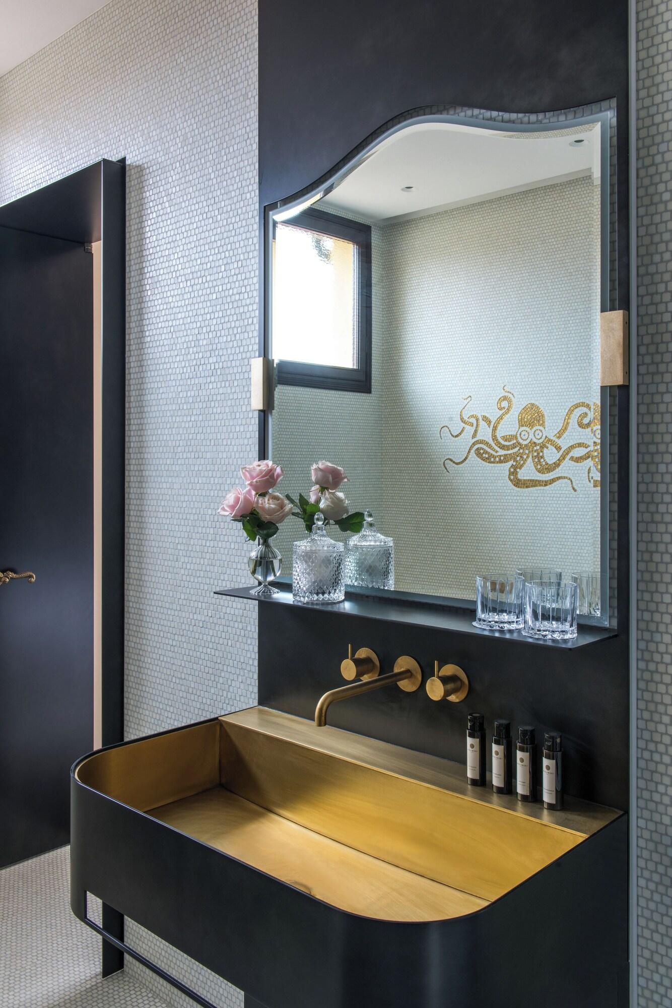 Suite City View King Bed