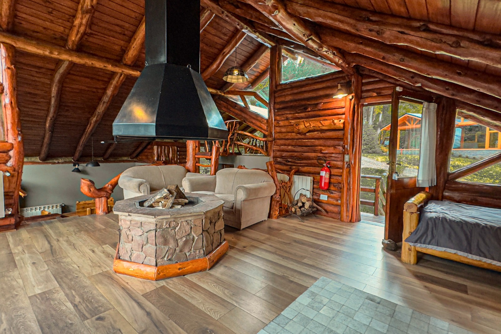 Cabin Two Bedrooms Two Bathrooms