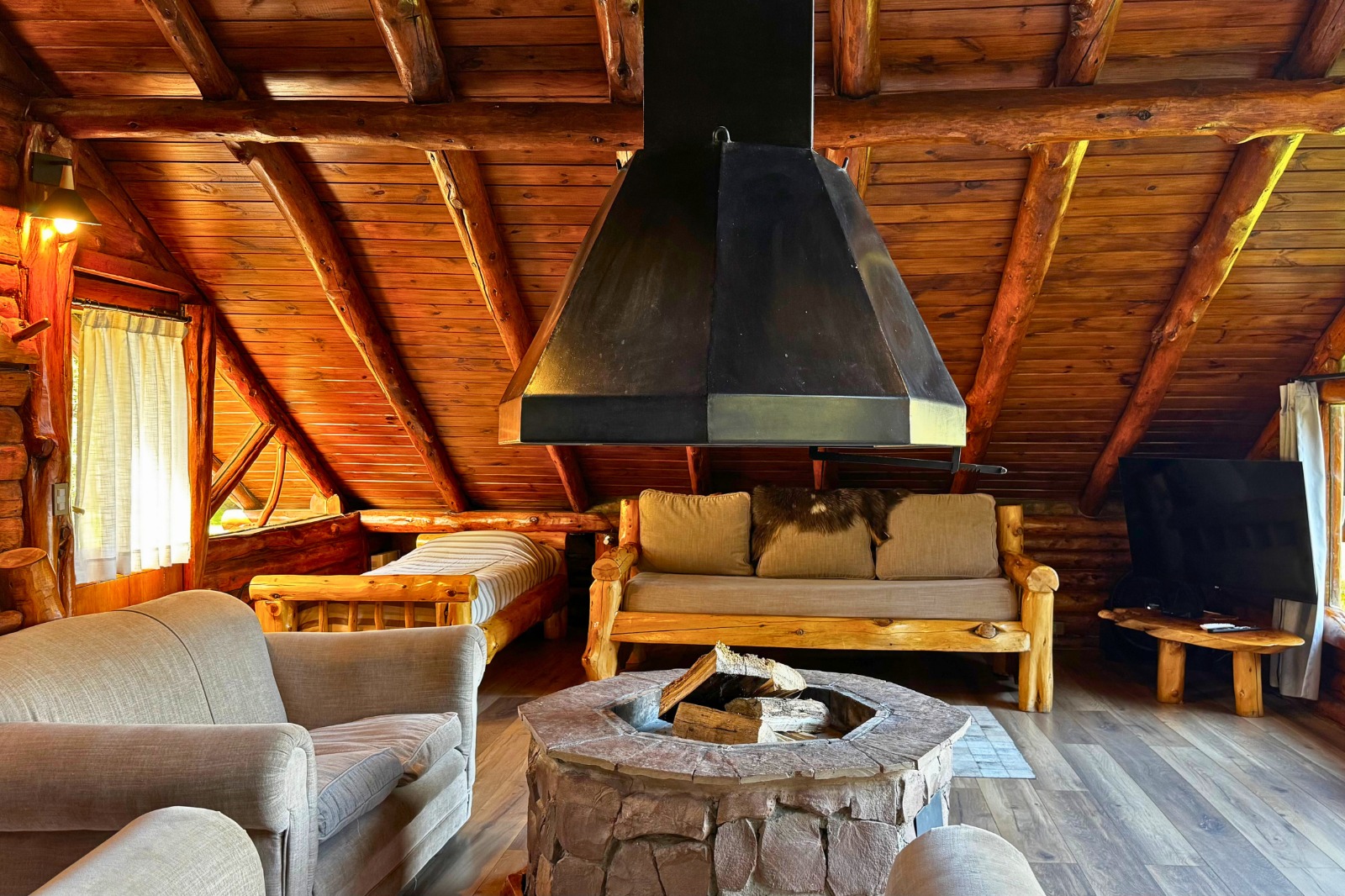 Cabin Two Bedrooms Two Bathrooms