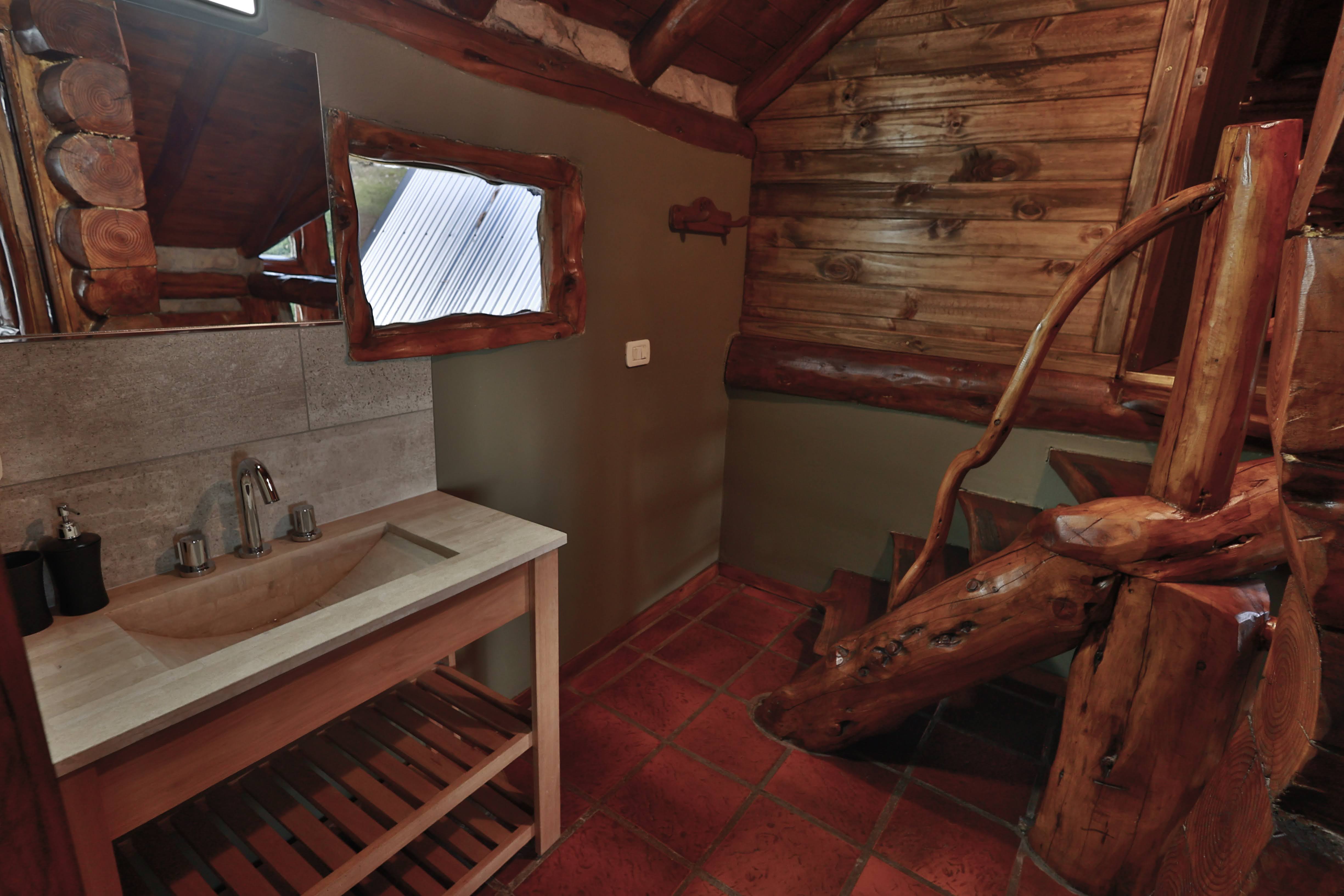 Cabin Three Bedrooms Two Bathrooms