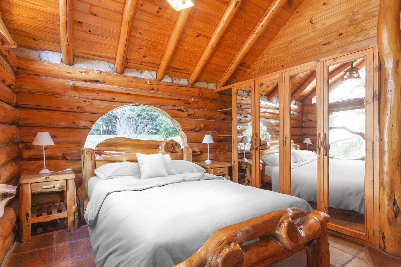 Cabin Three Bedrooms Two Bathrooms