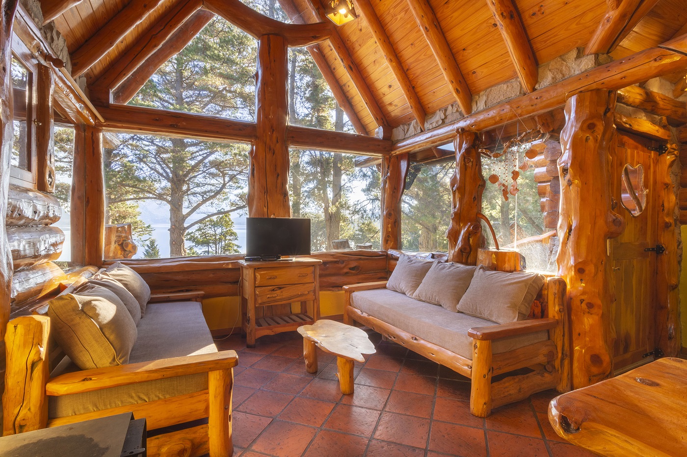 Cabin Three Bedrooms Two Bathrooms