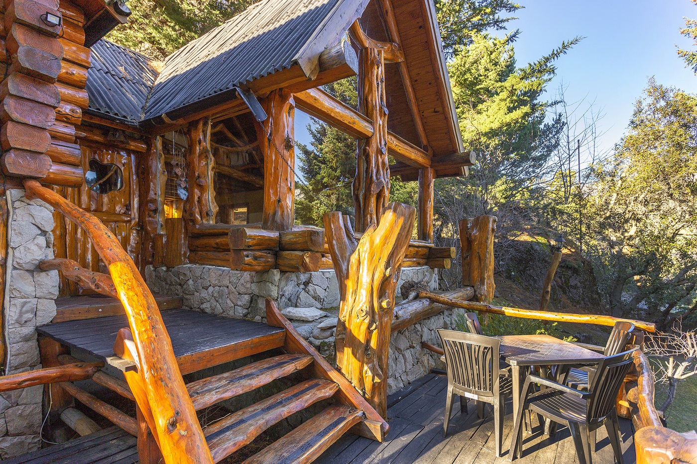 Cabin Three Bedrooms Two Bathrooms