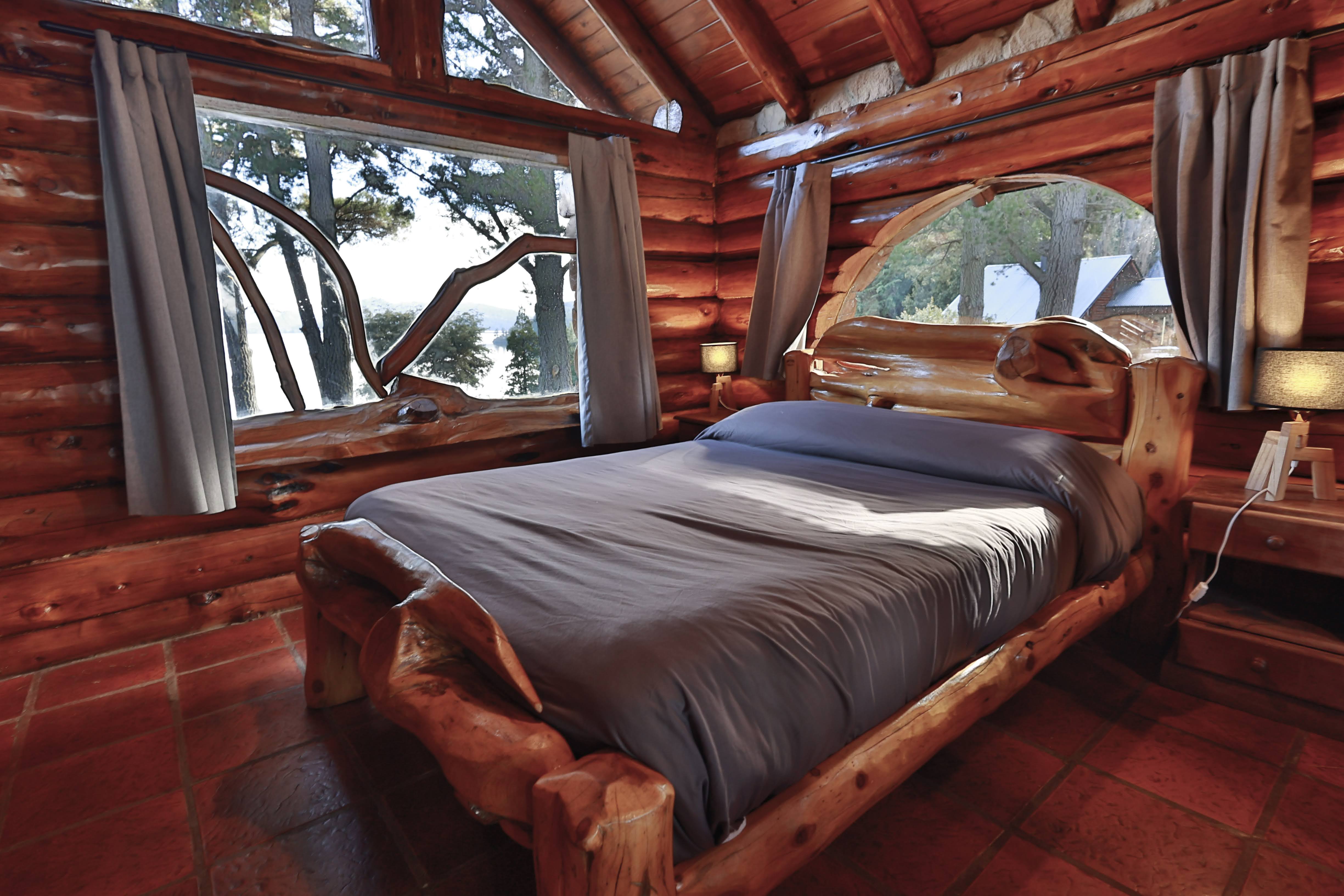 Cabin Three Bedrooms Two Bathrooms