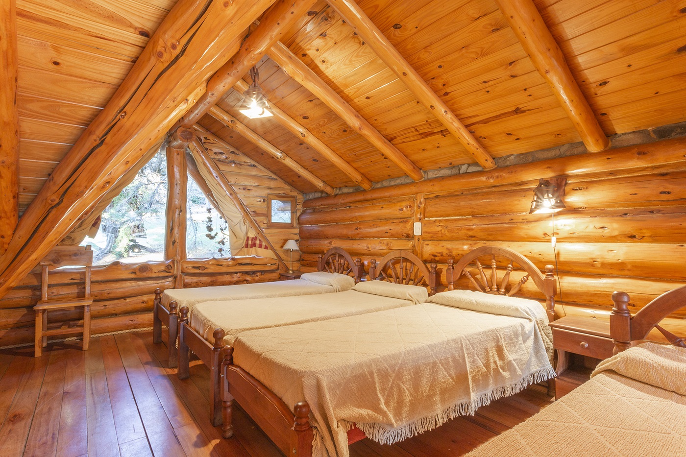 Cabin Three Bedrooms Two Bathrooms