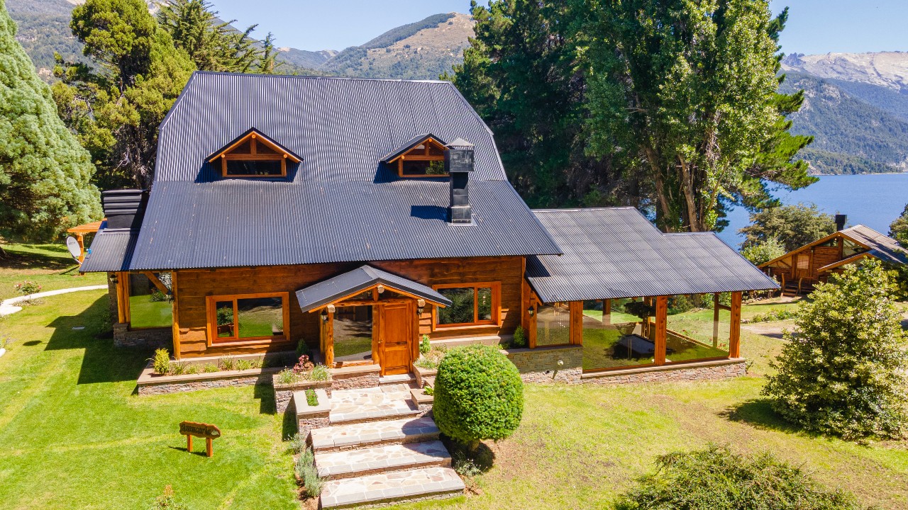 Home Six Bedrooms with More Than Three Bathrooms