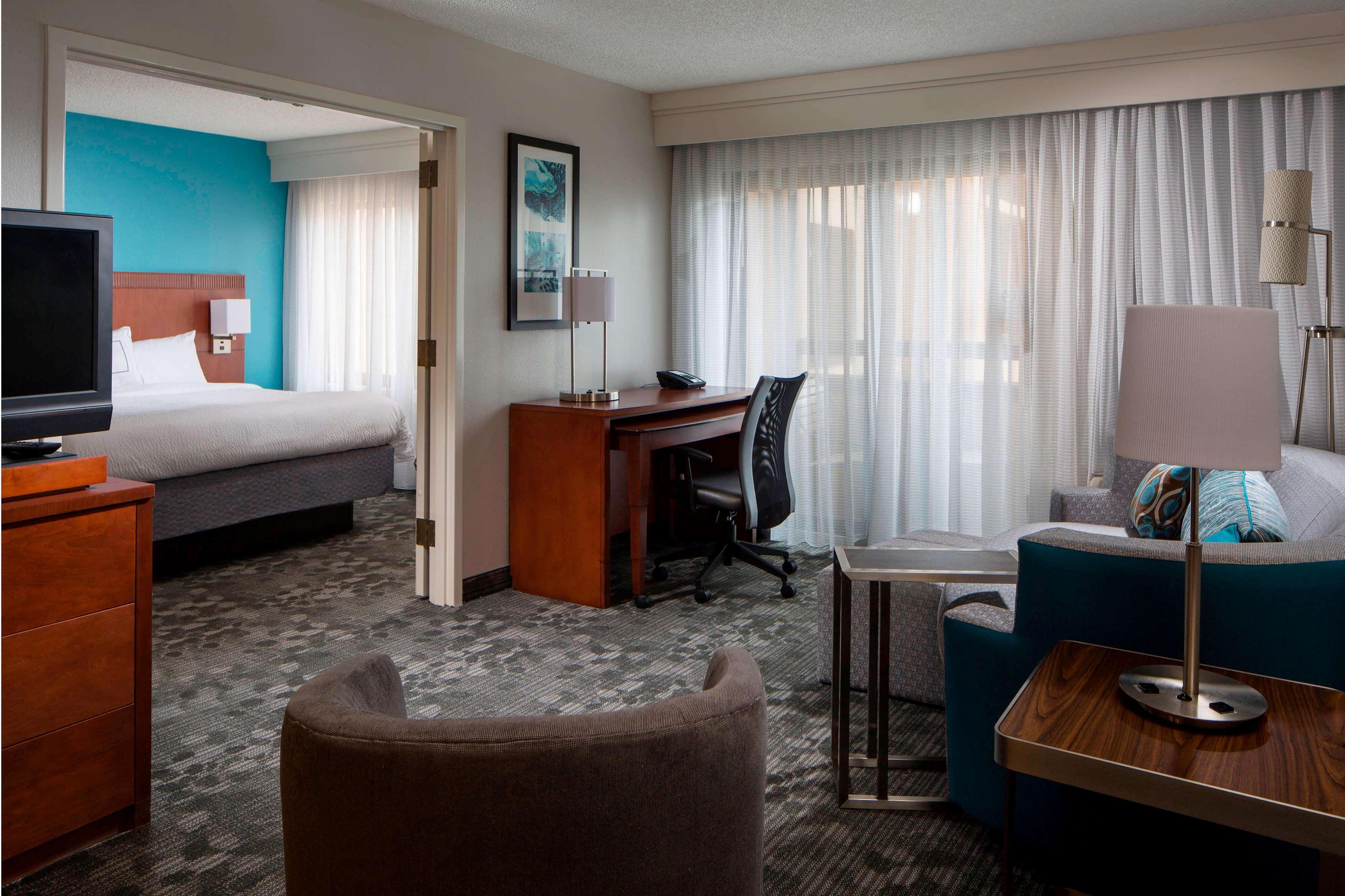 Suite Pool View King Bed