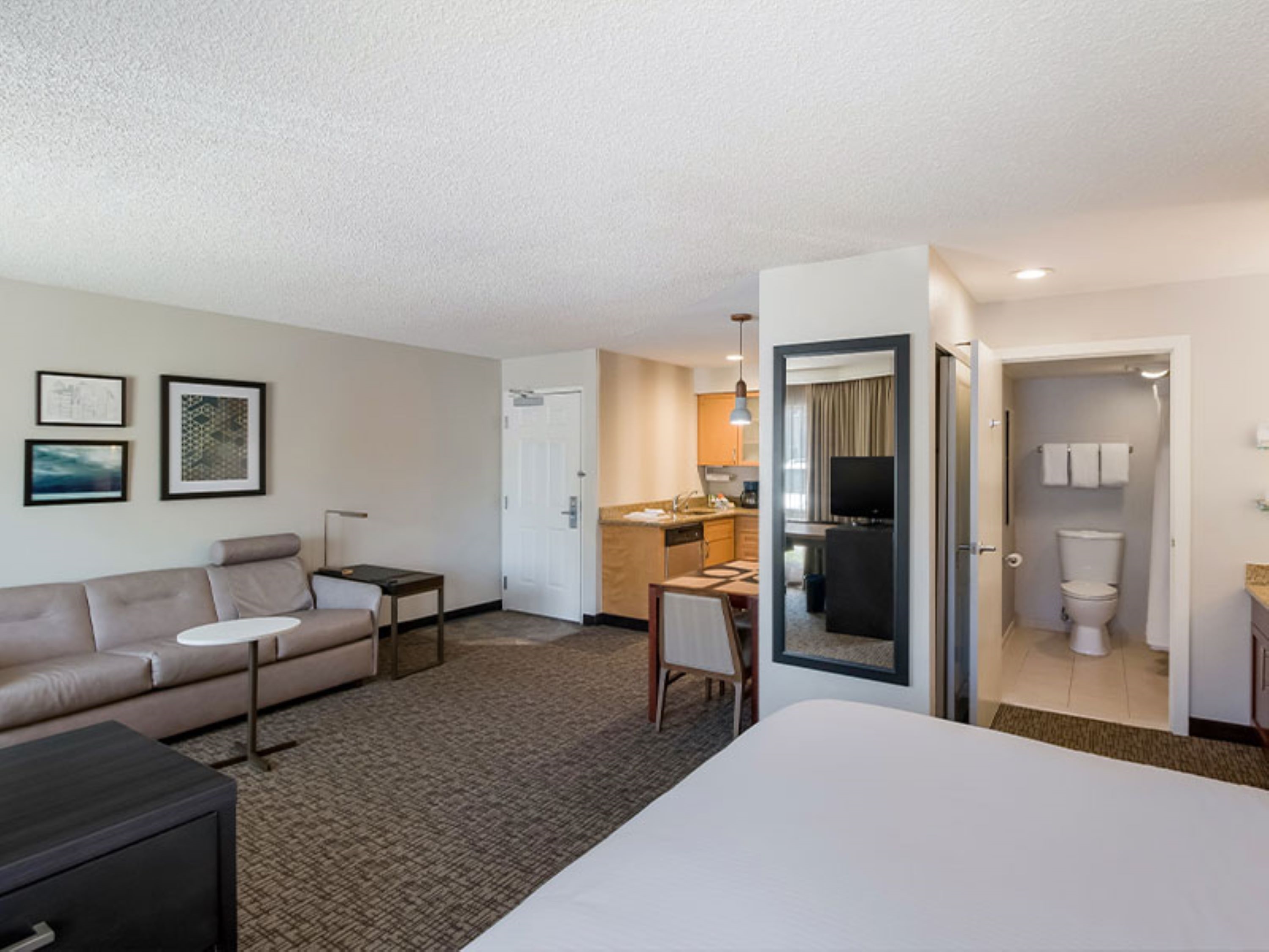 Studio Accessible King Size Bed