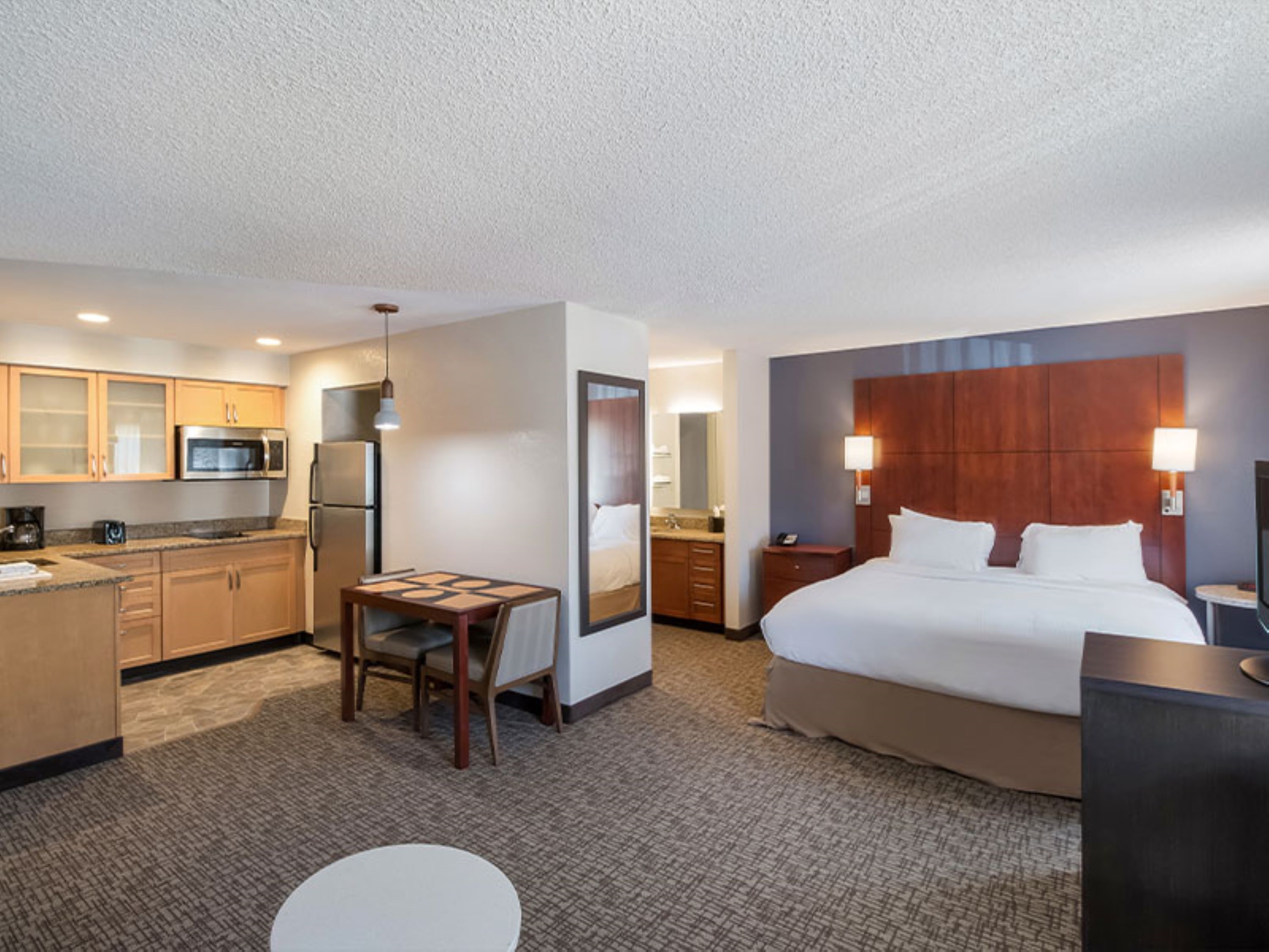 Studio Accessible King Size Bed