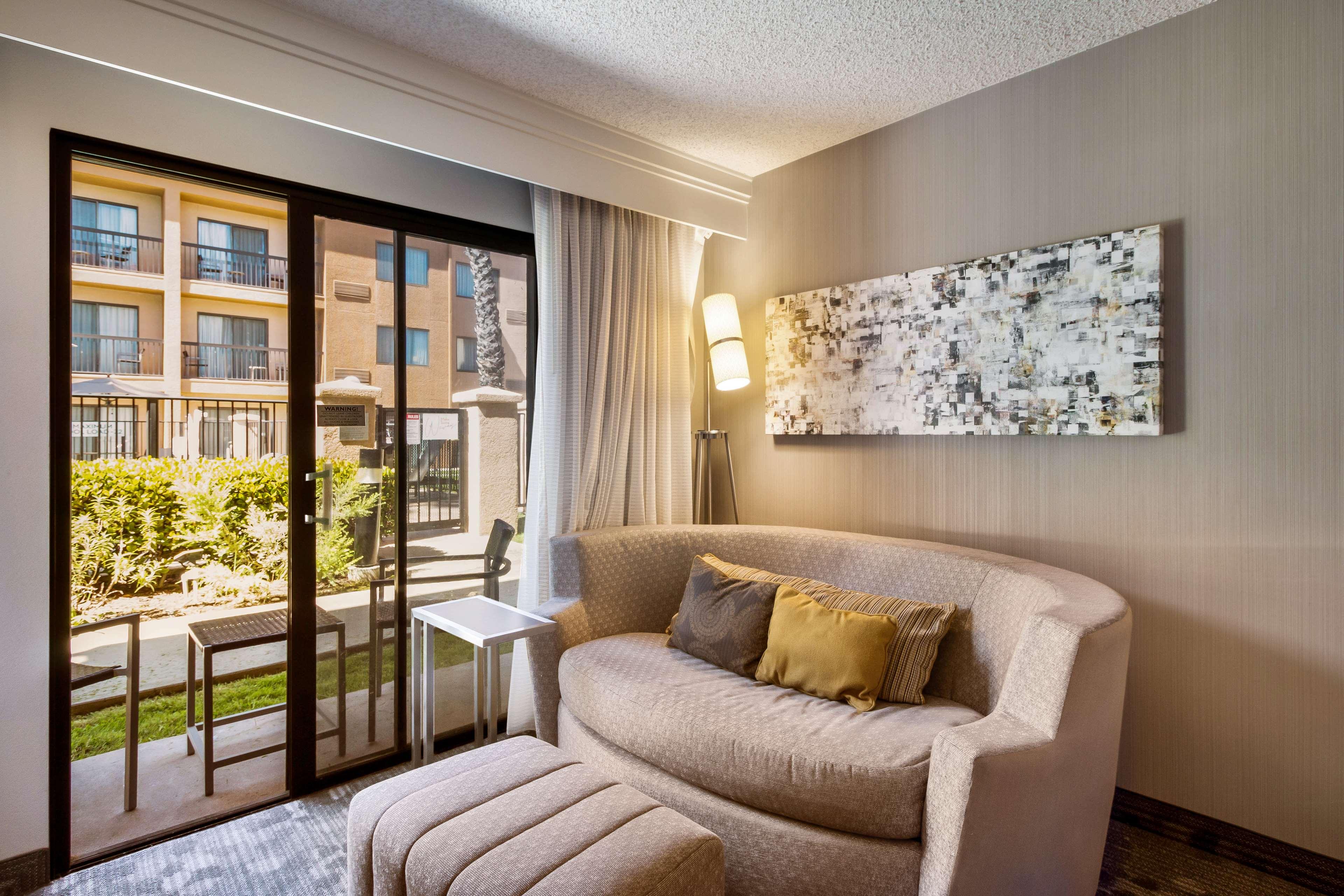 Double Accessible with Views