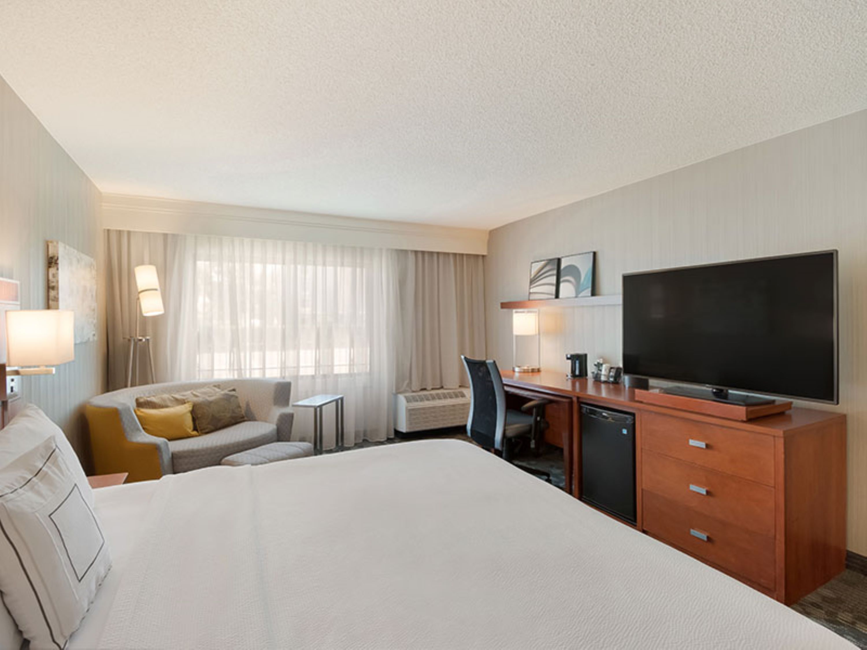 Suite Pool View King Bed