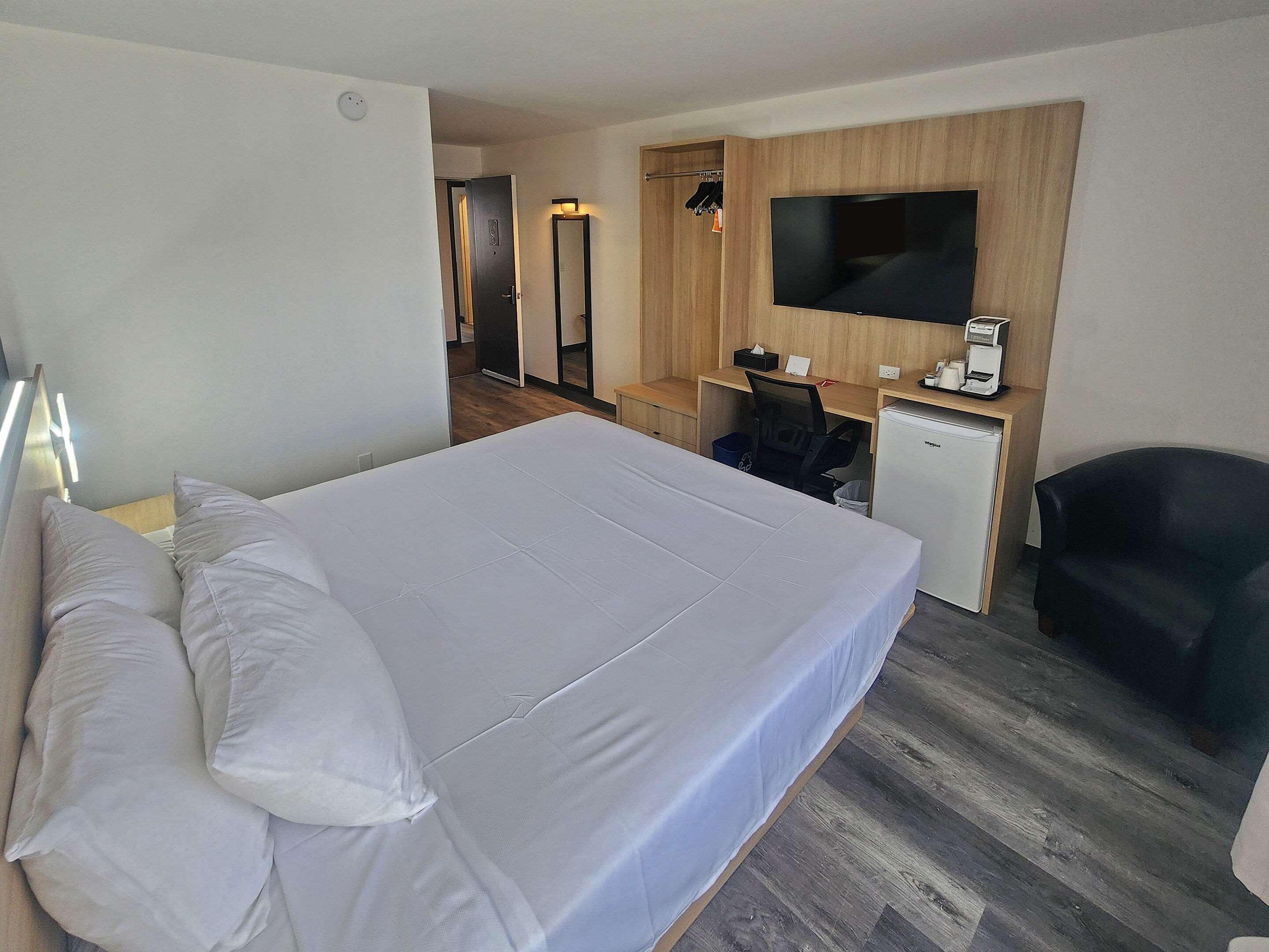 Double Queen Size Bed