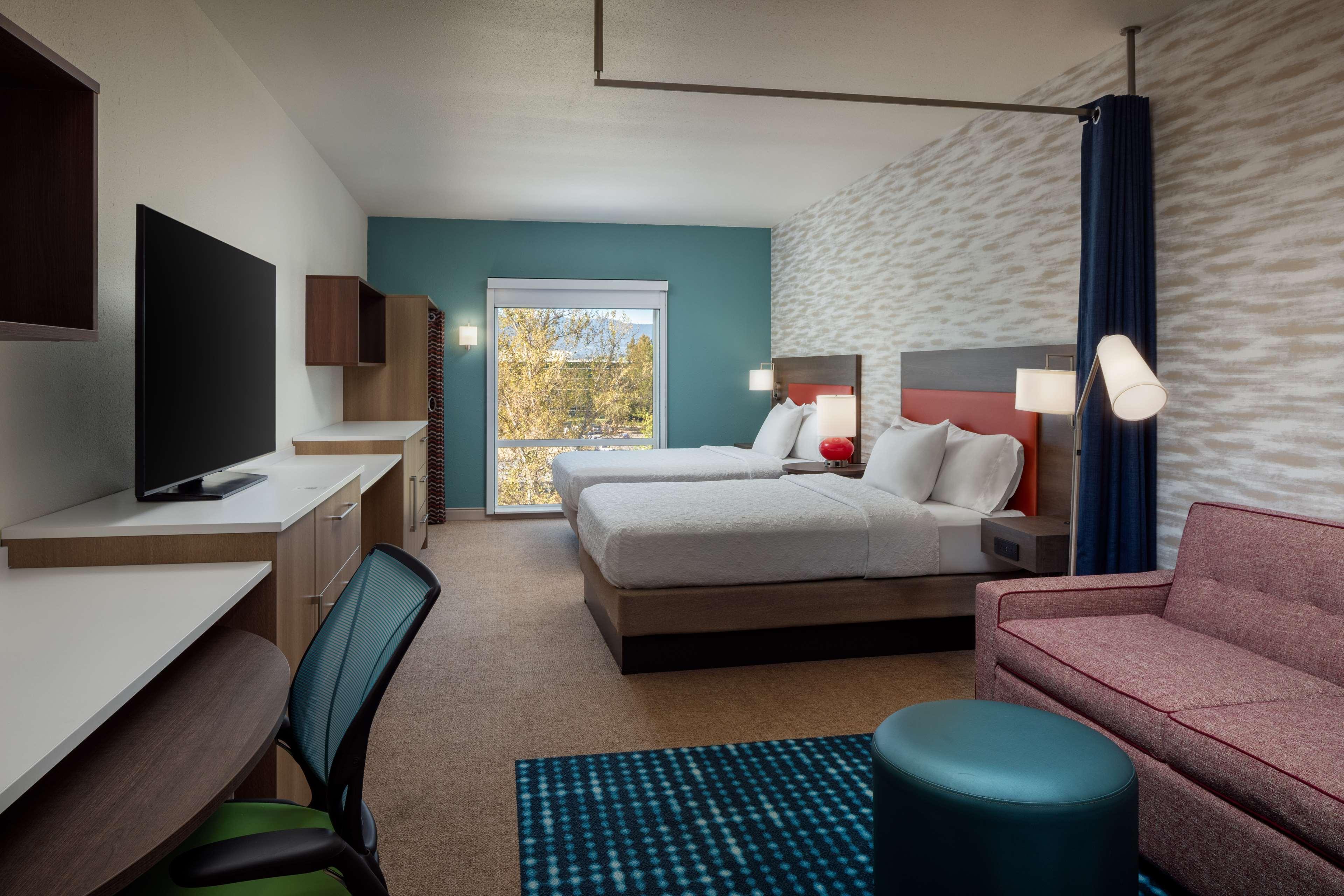 Studio Two Queen Beds