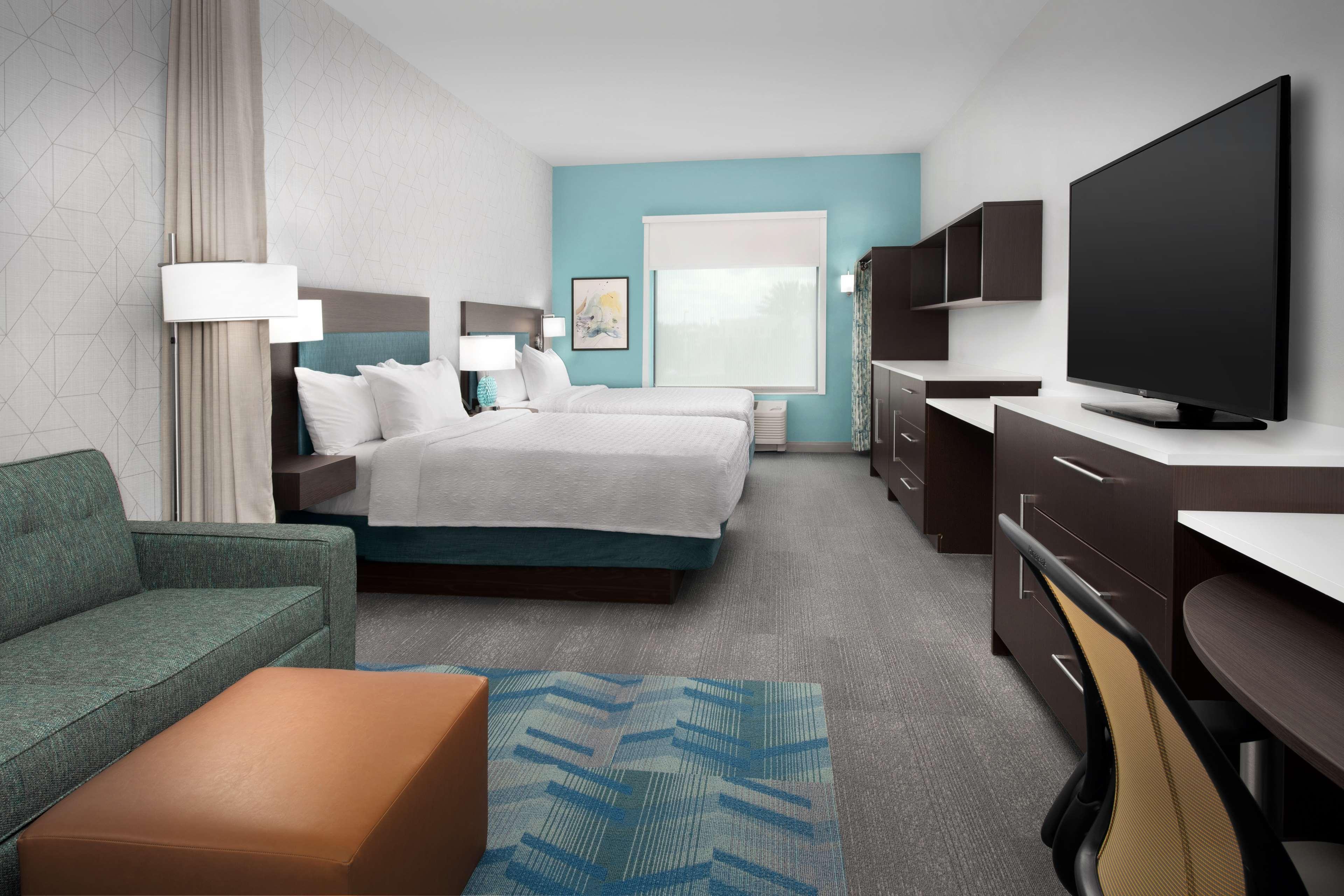 Studio Two Queen Beds