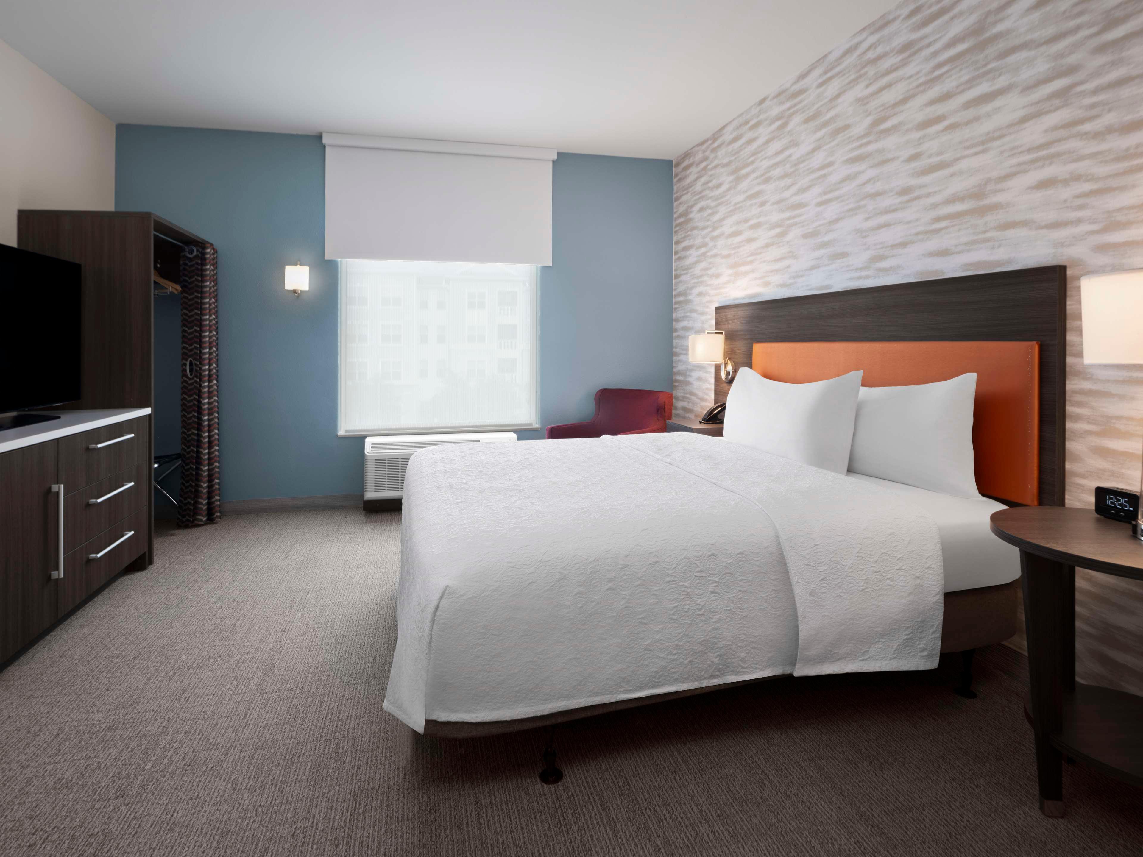 Suite Accessible King Size Bed