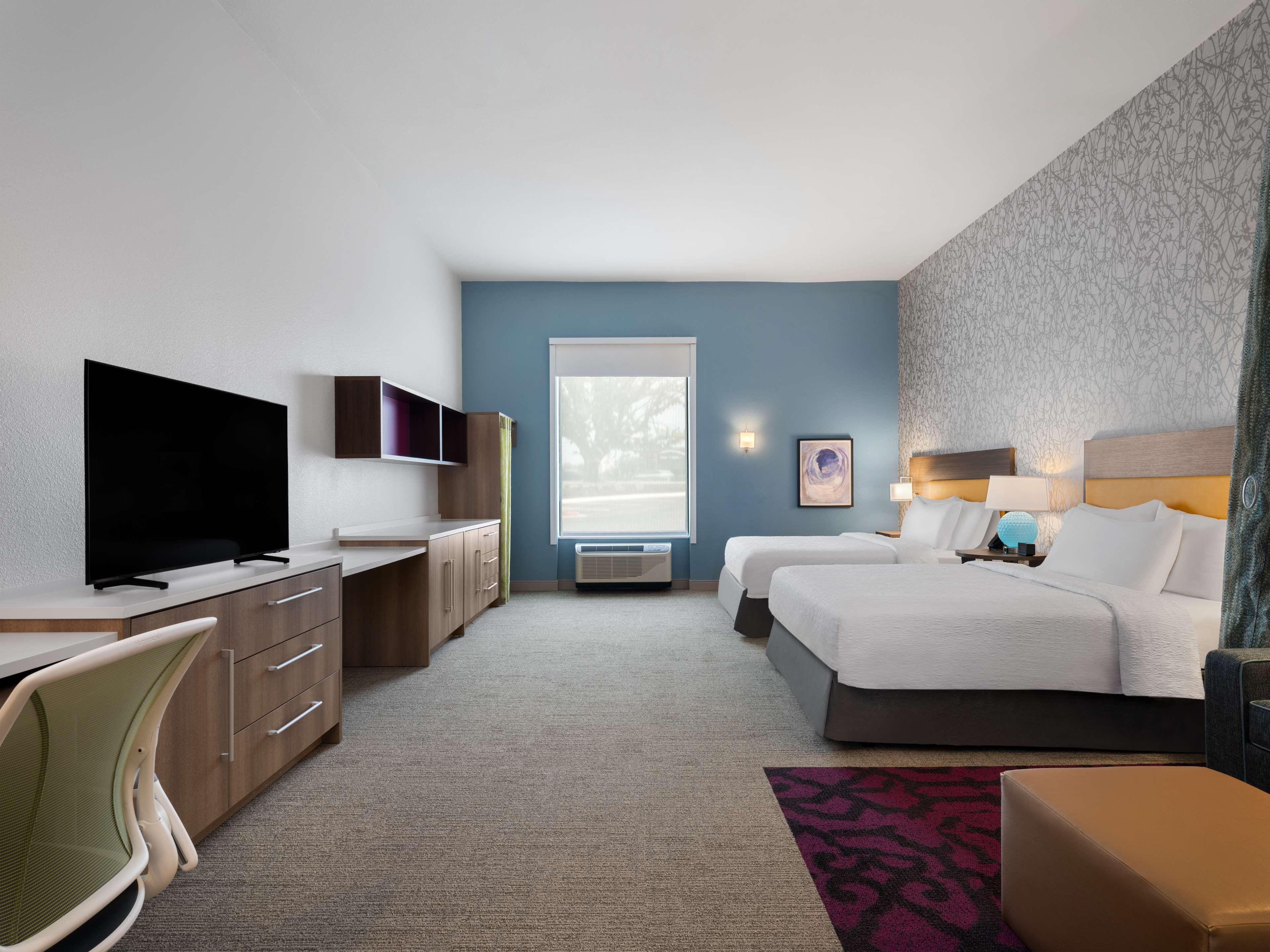 Studio Two Queen Beds