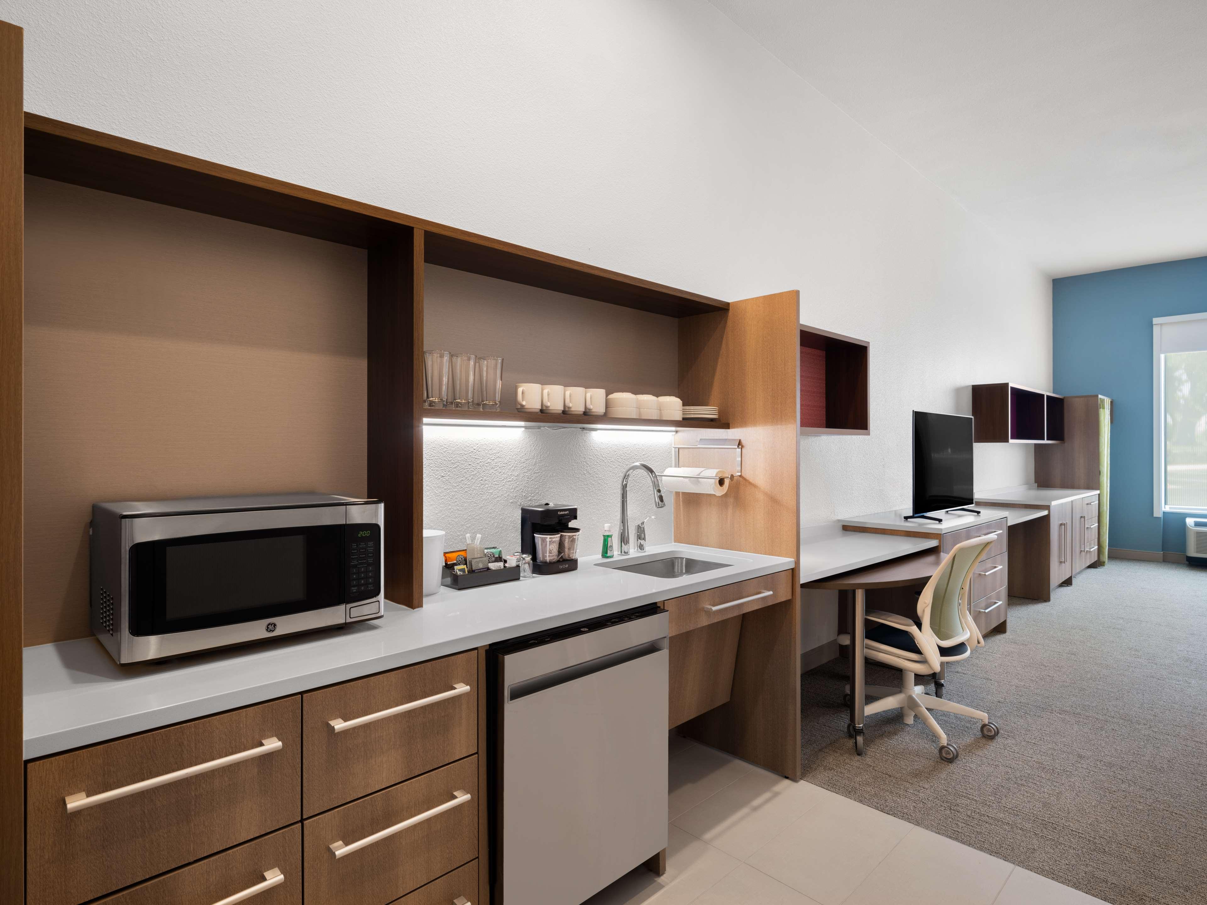 Studio Two Queen Beds