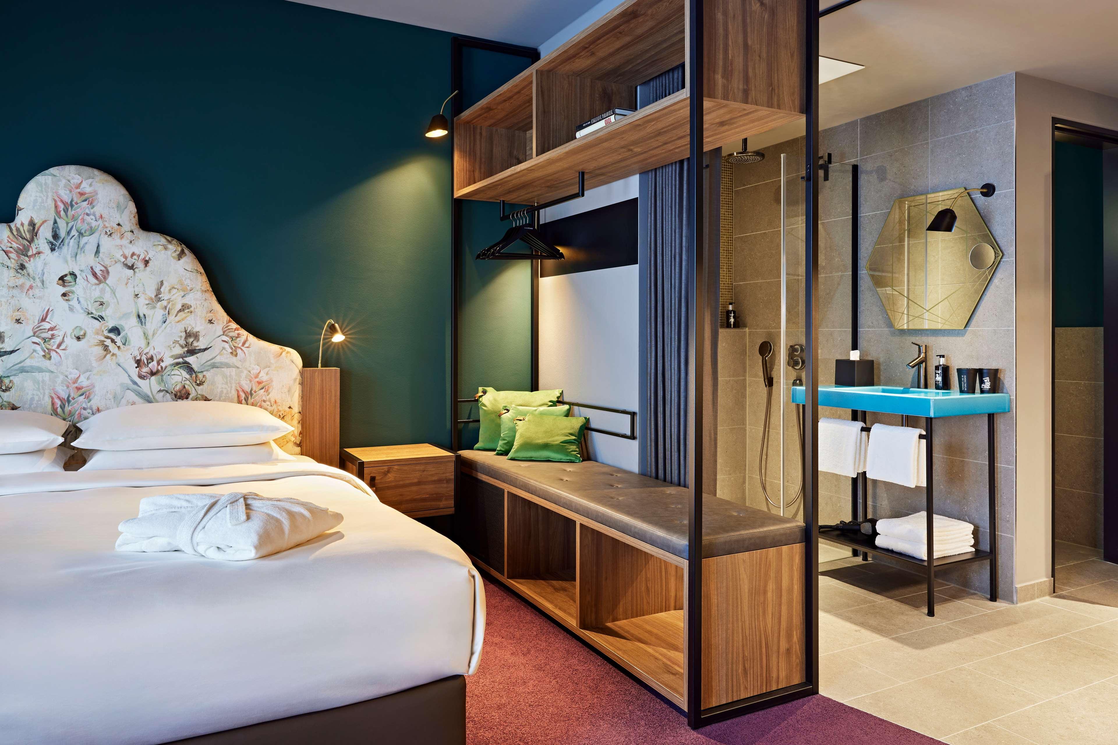 Double Deluxe King Bed