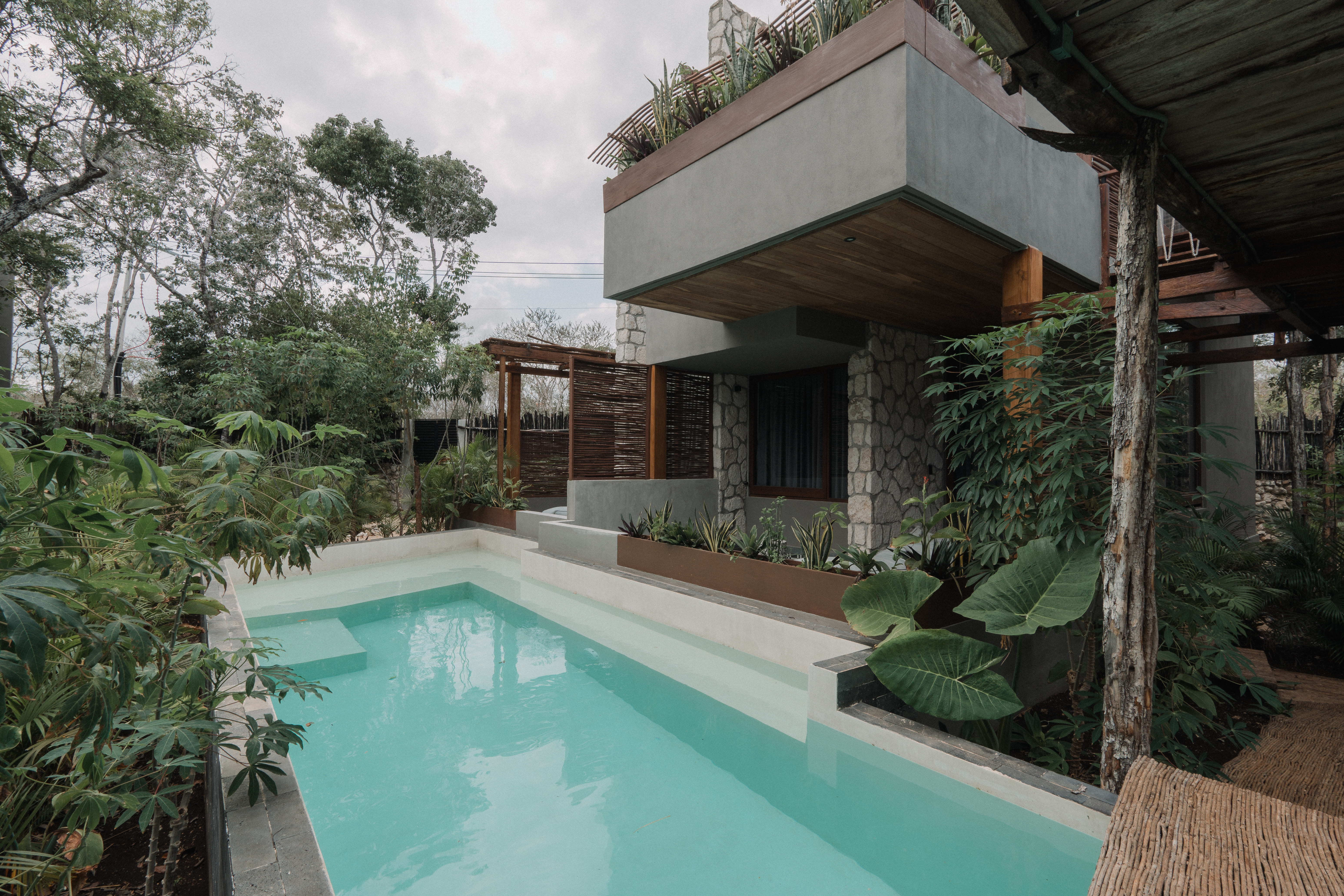 Quadruple Deluxe Queen Bed