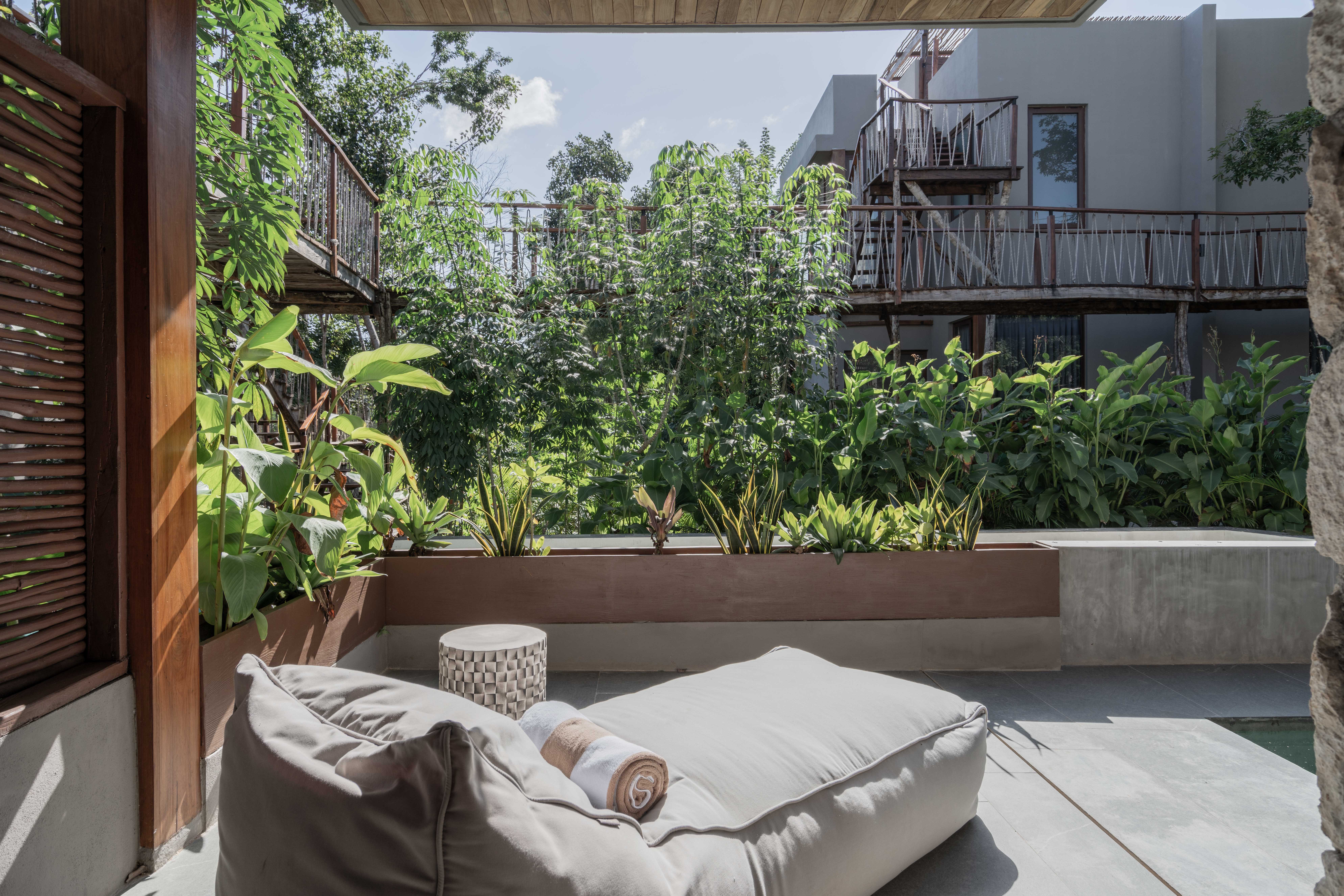 Quadruple Deluxe Queen Bed