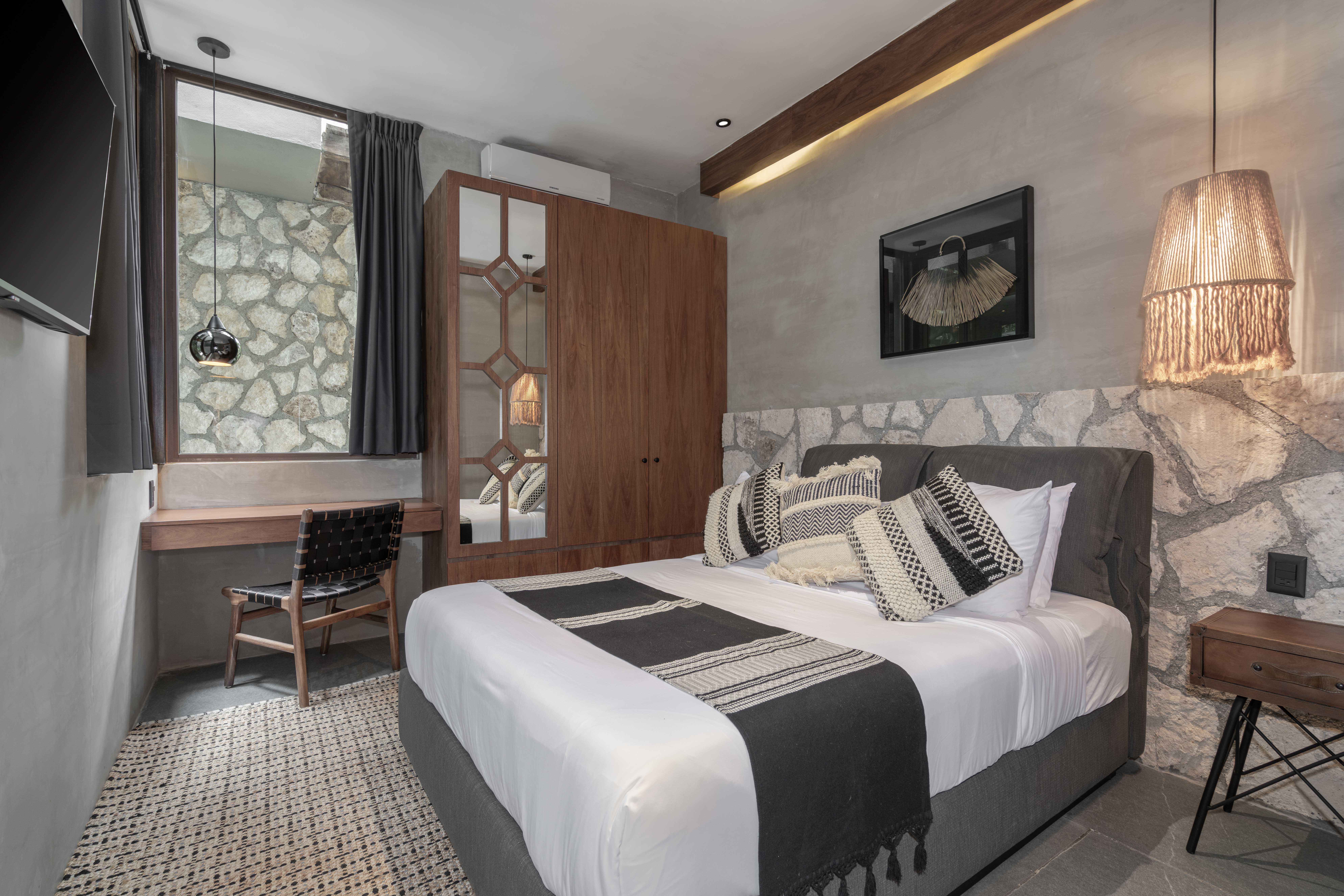 Quadruple Deluxe Queen Bed