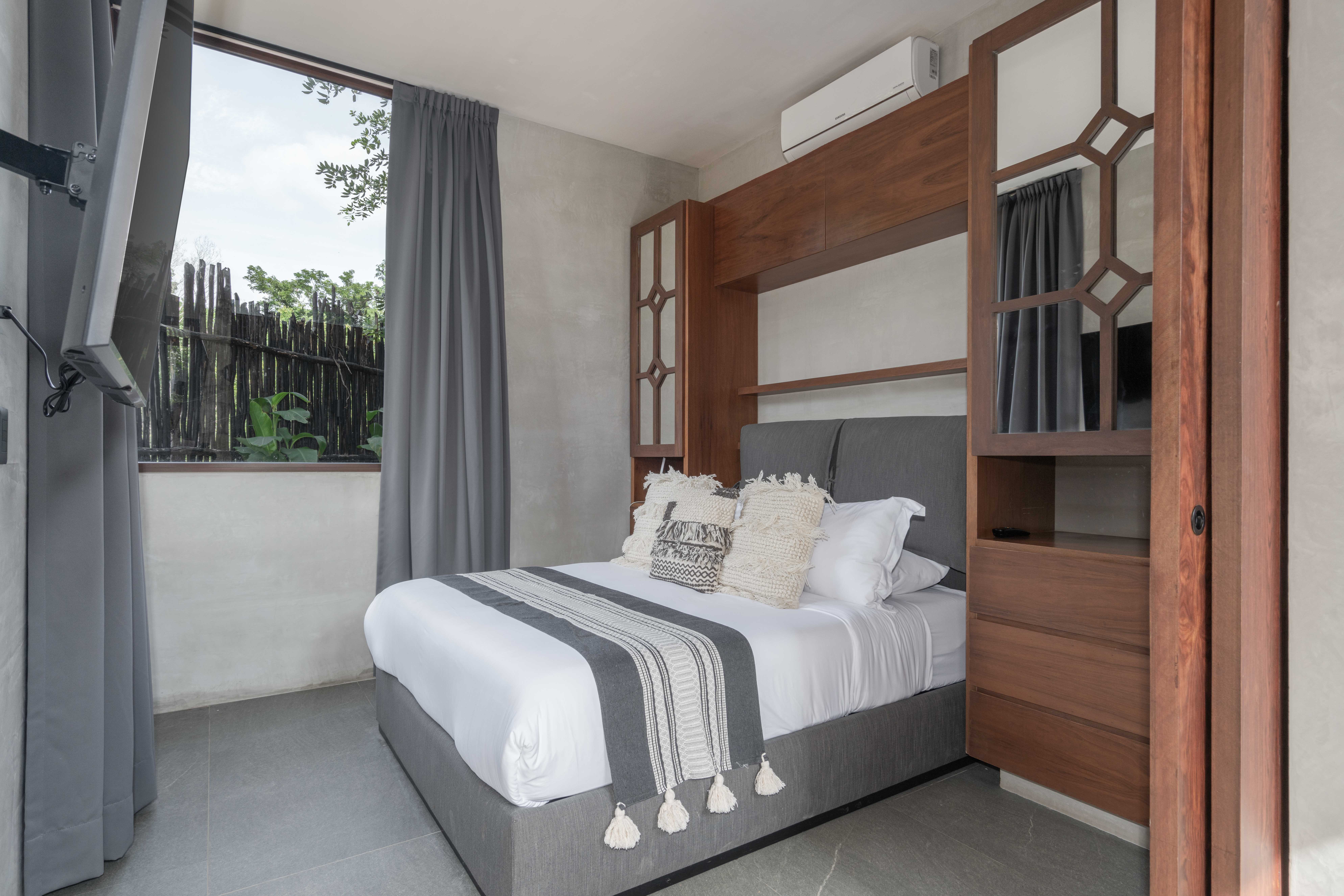 Quadruple Queen Size Bed