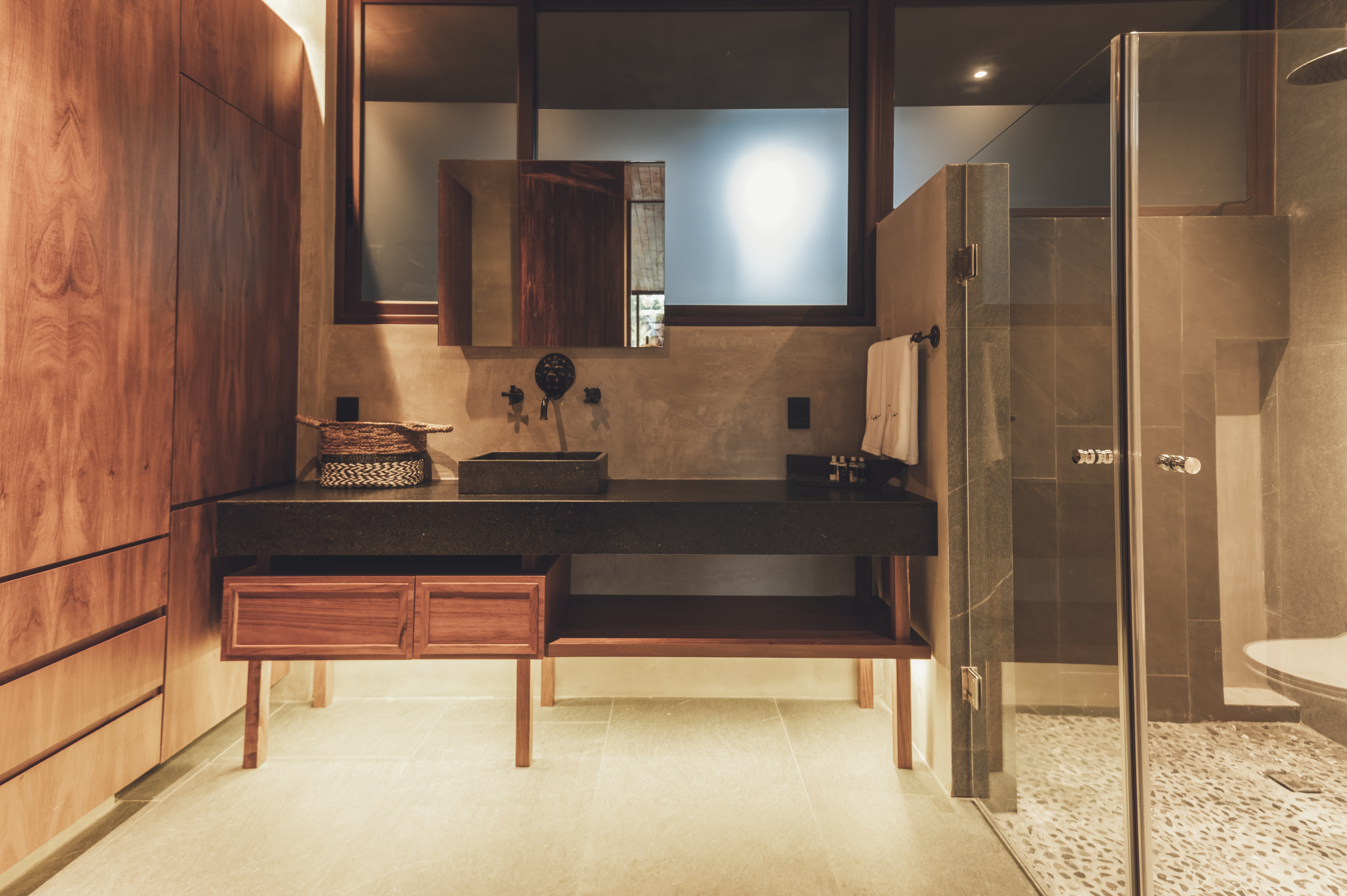 Triple Deluxe Queen Bed