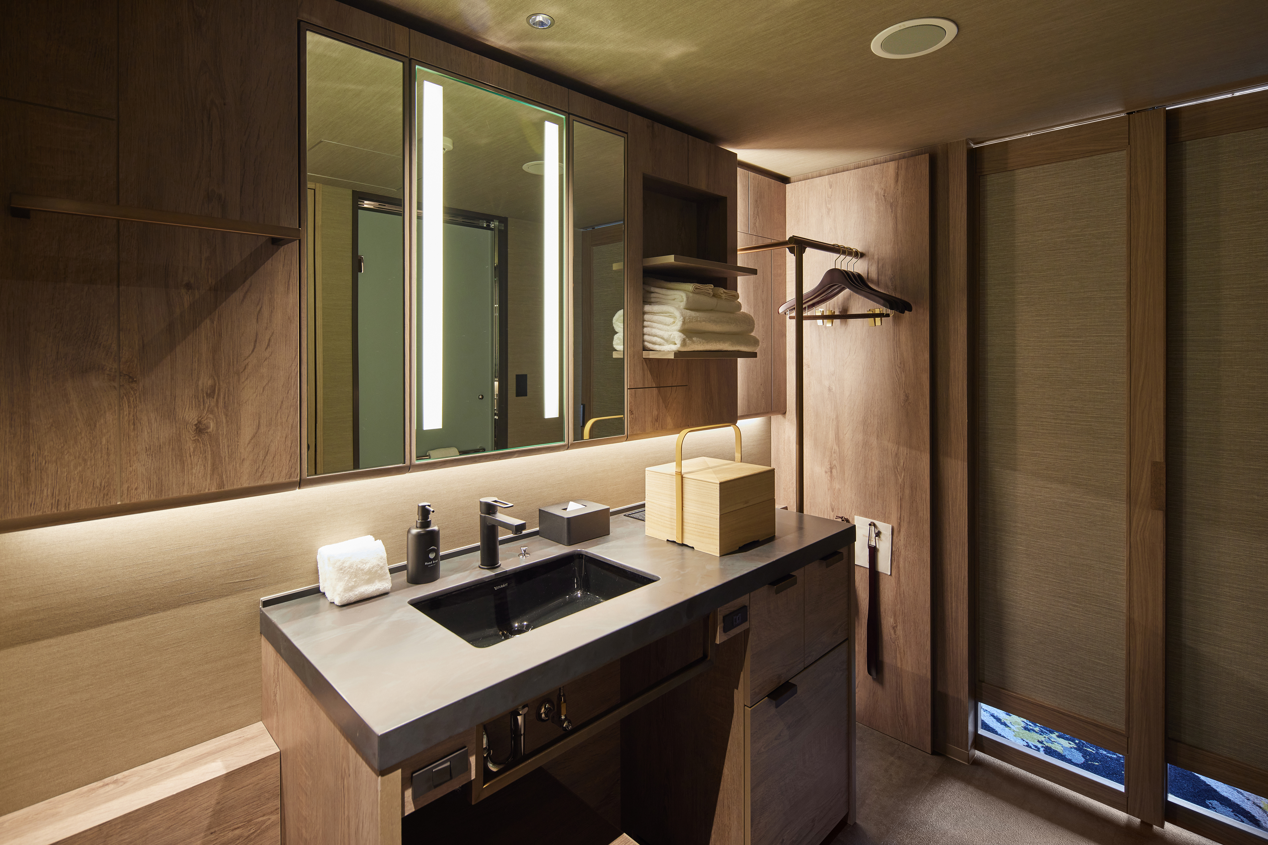 Double Queen Bed Non Smoking