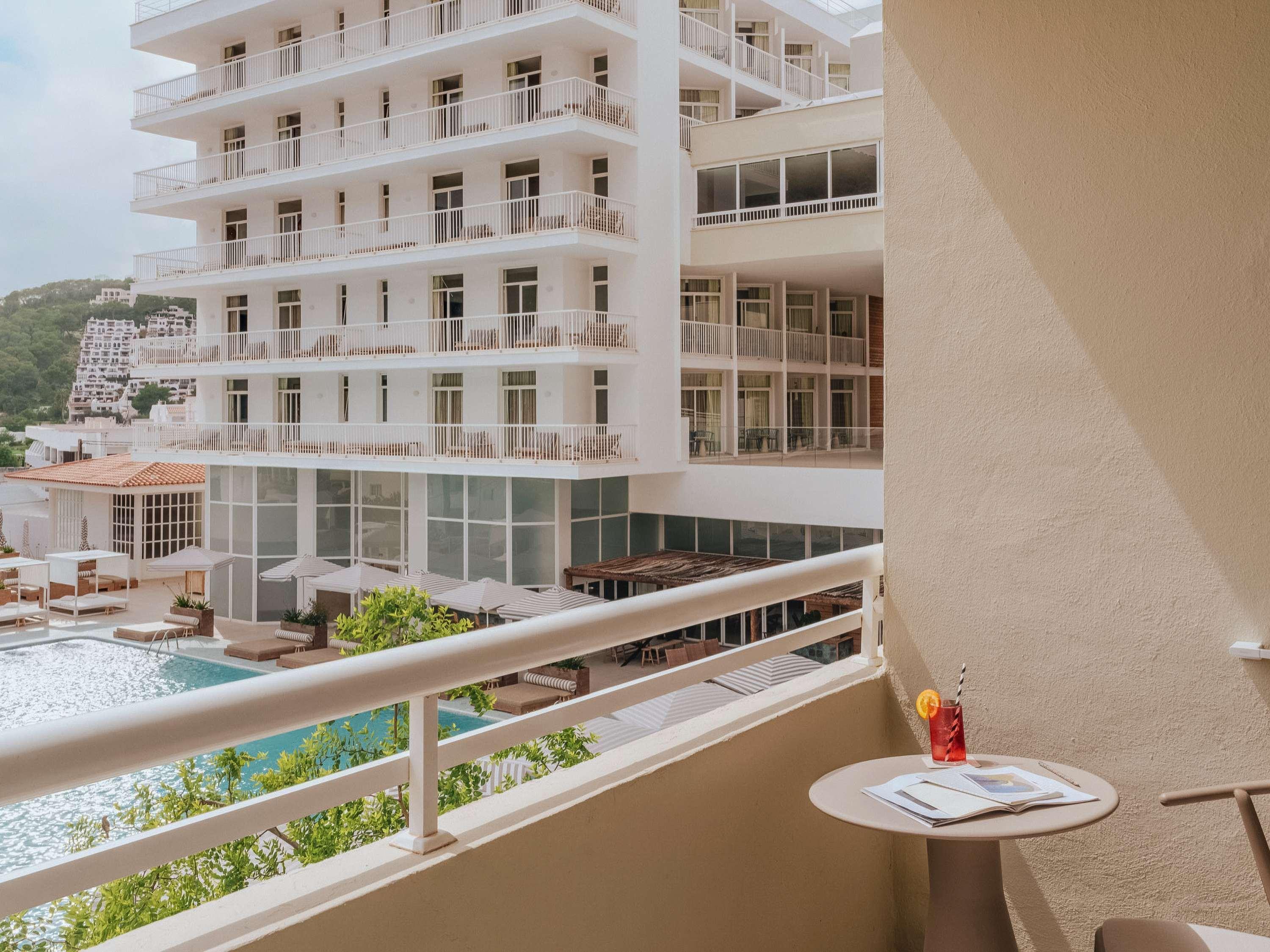 Double Superior Pool View