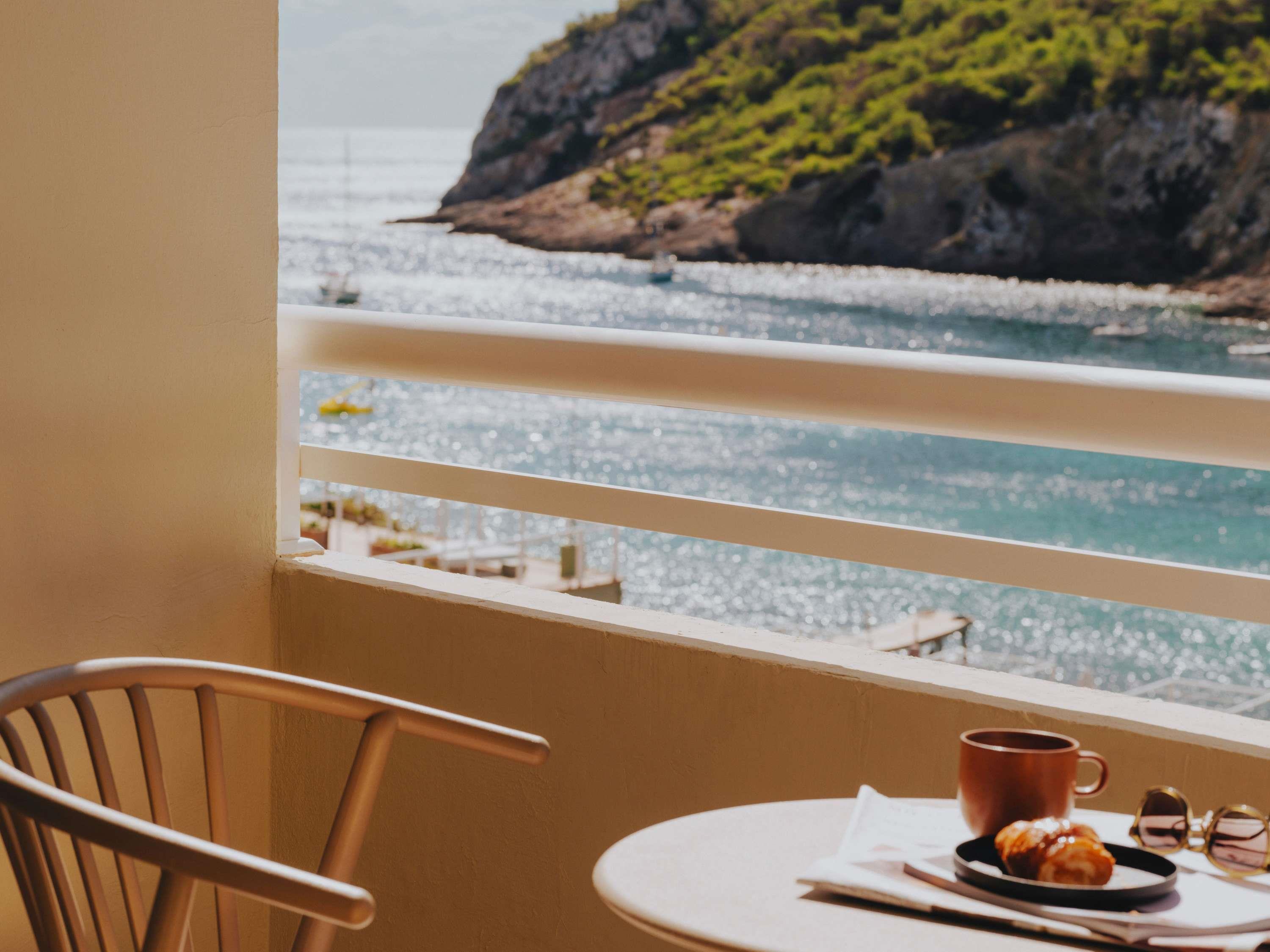 Double Sea View King Bed