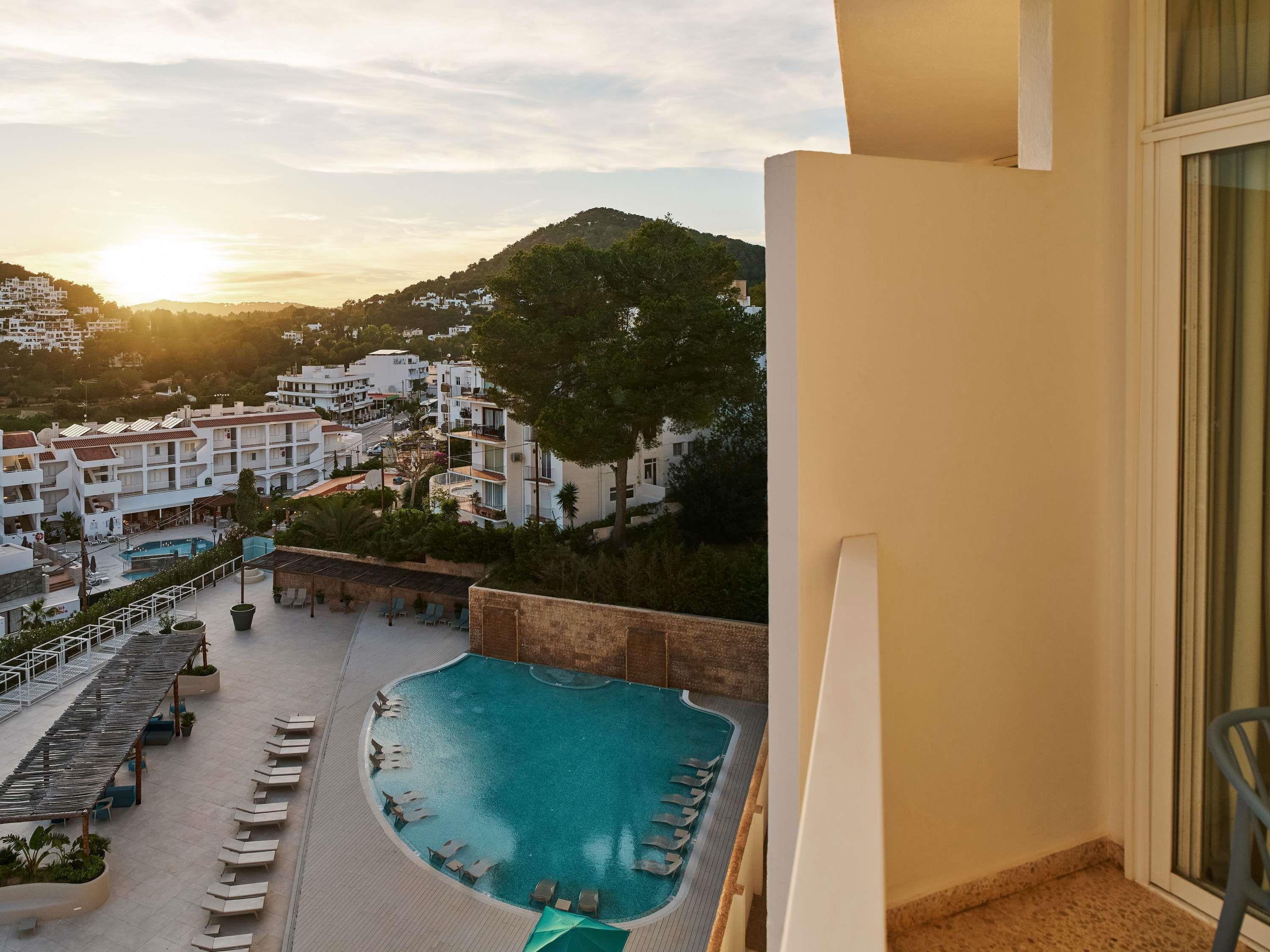 Double Superior Pool View