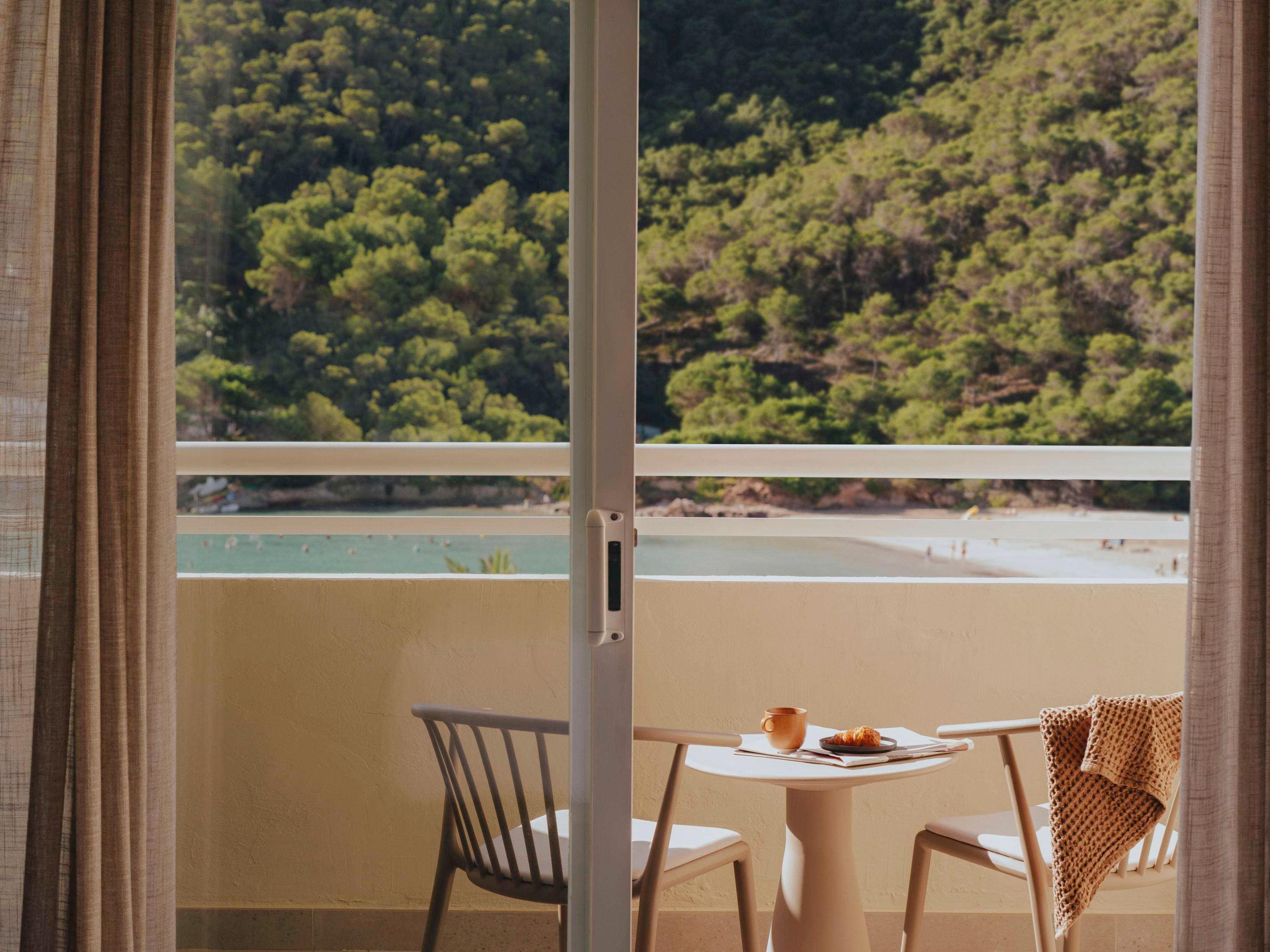 Double Sea View King Bed