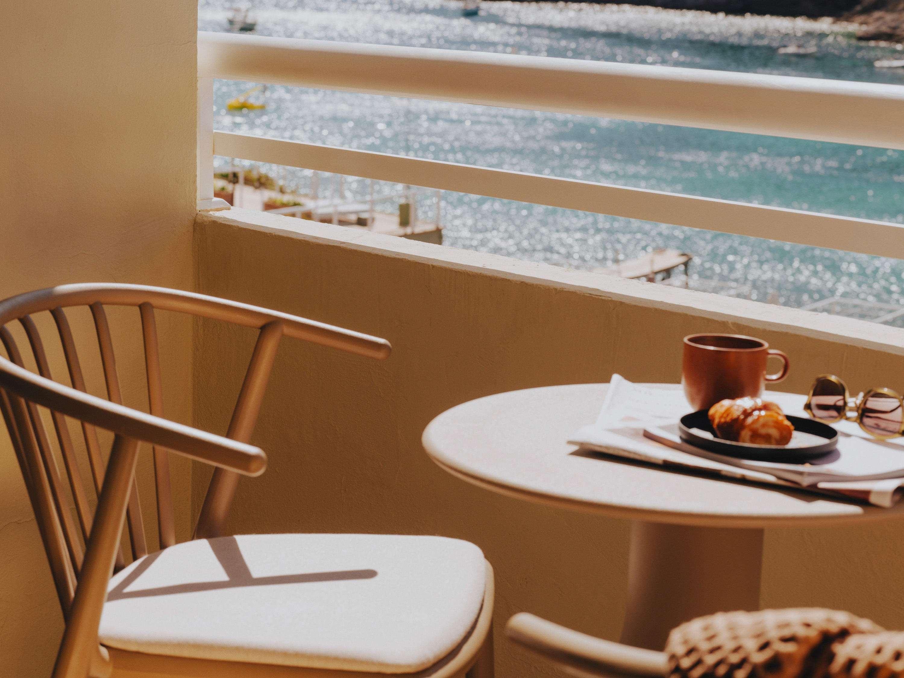 Double Sea View King Bed