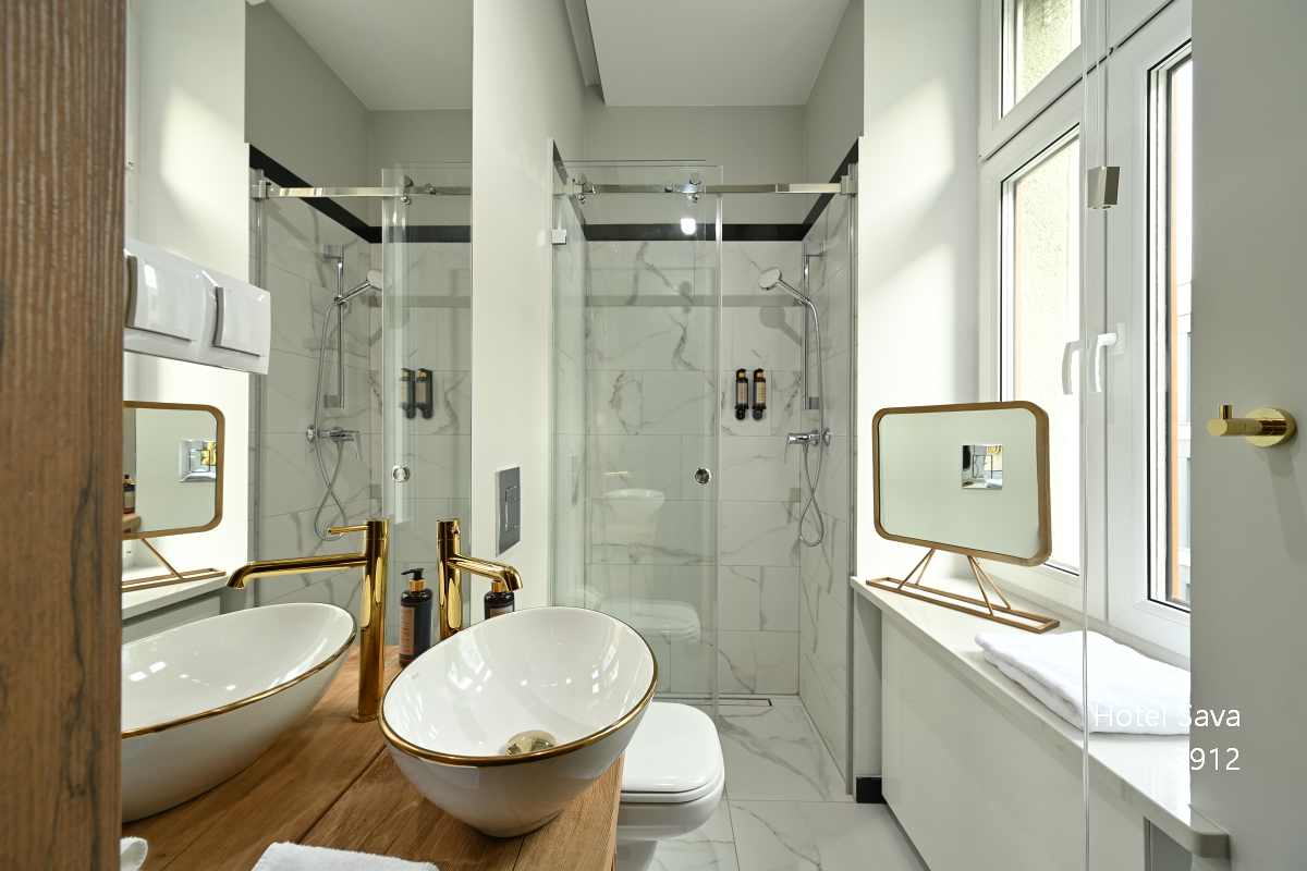 Double Queen Size Bed