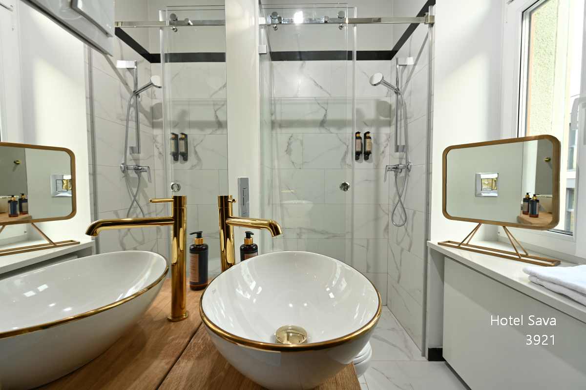 Double Deluxe Queen Bed