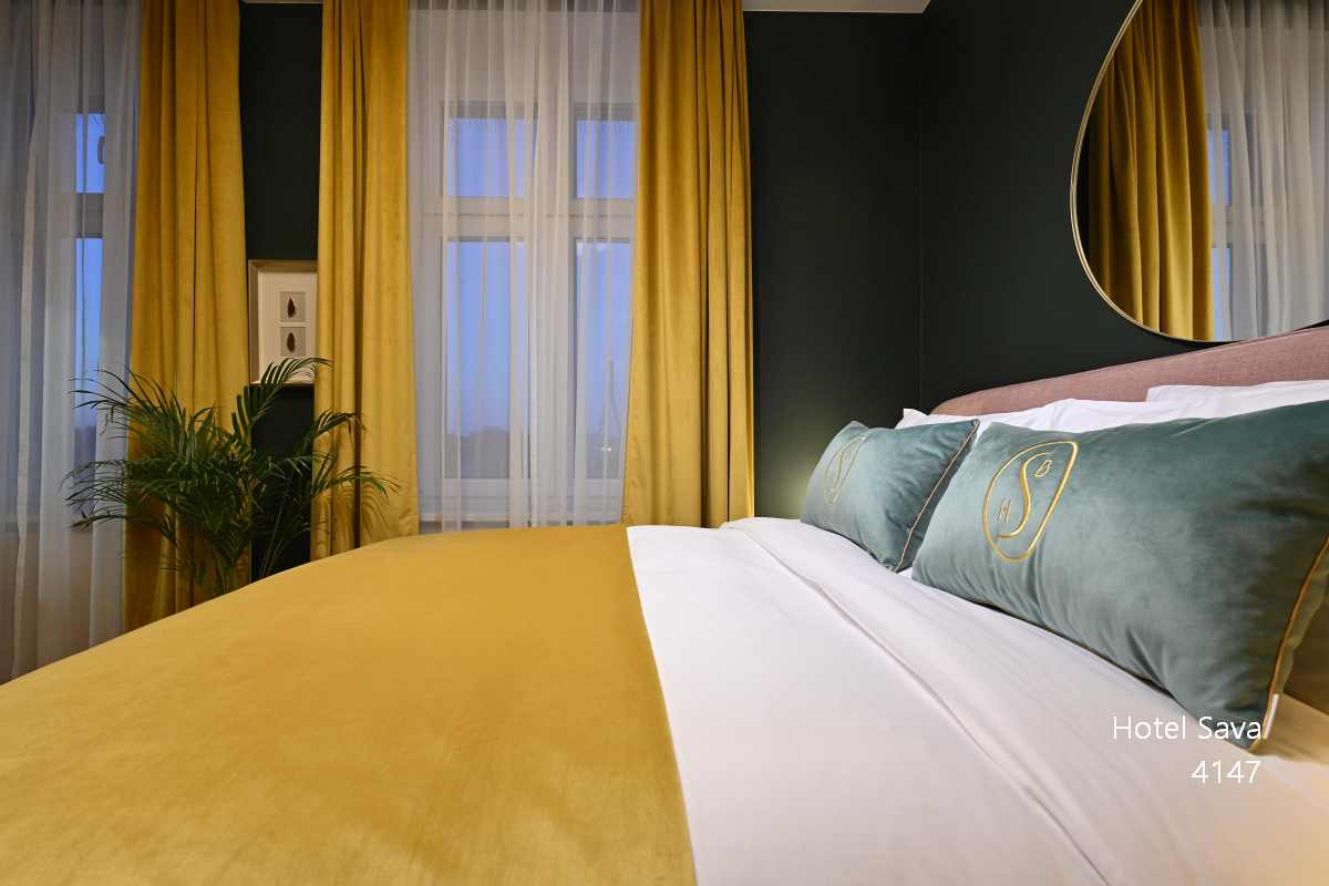 Double Deluxe King Bed