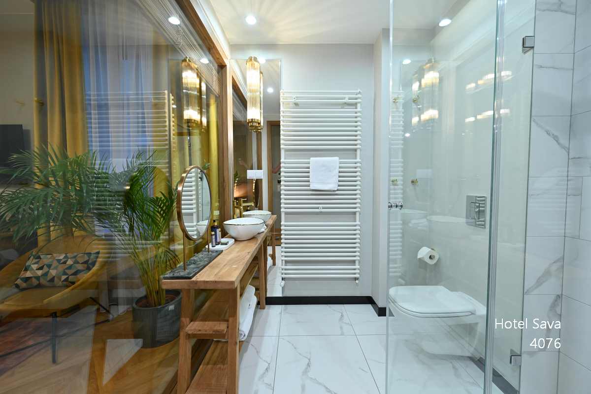 Double Deluxe King Bed