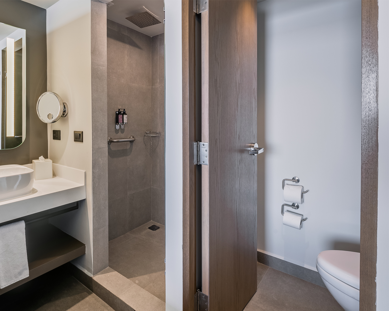 Double Deluxe Two Double Beds