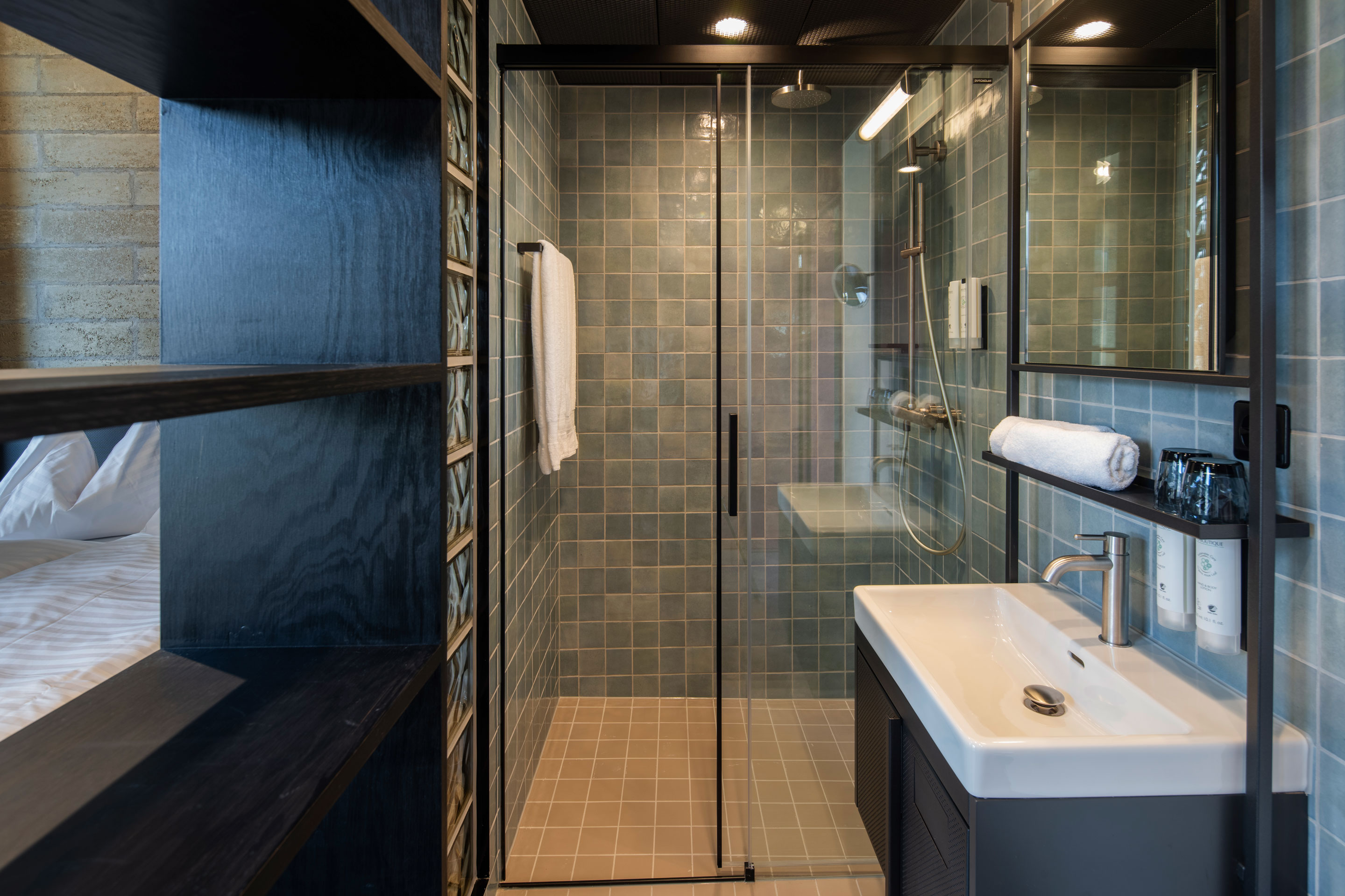 Double Classic Queen Bed