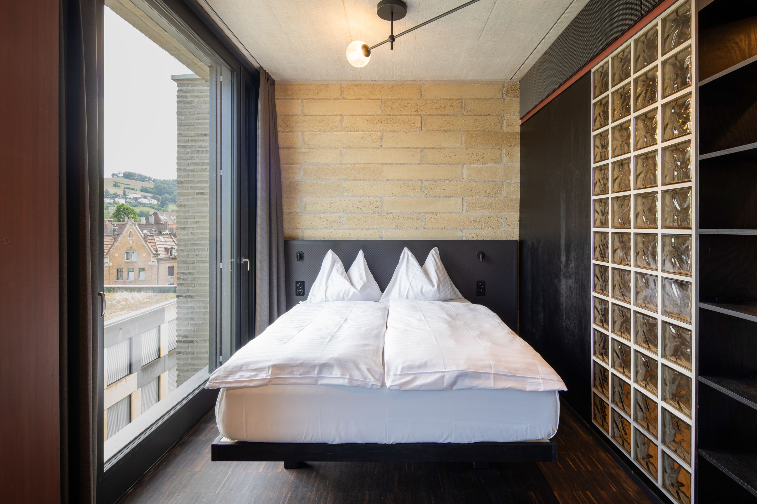 Double Classic Queen Bed