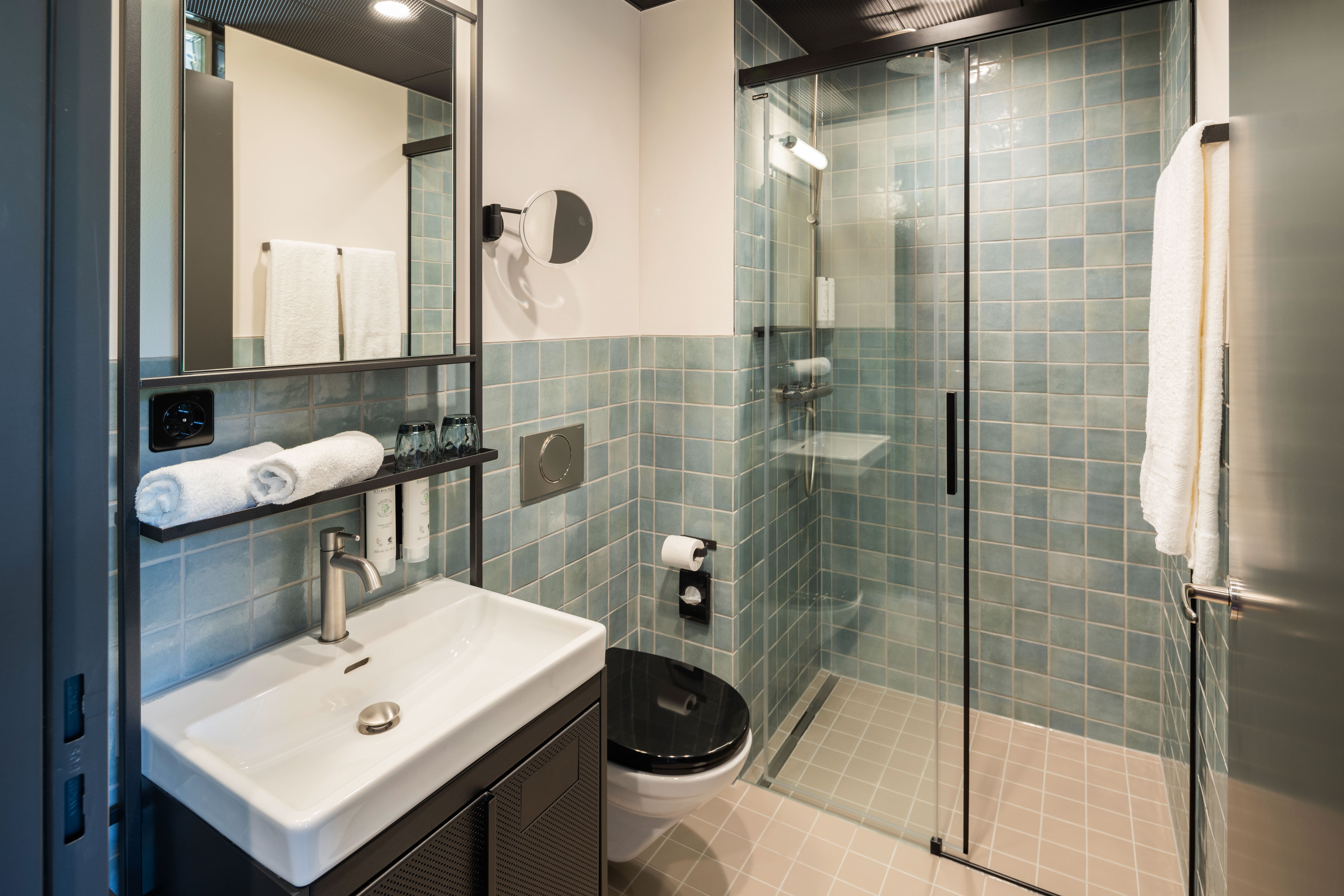 Double or Twin One Bedroom One Bathroom