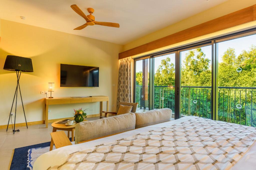 Family Room Garden View