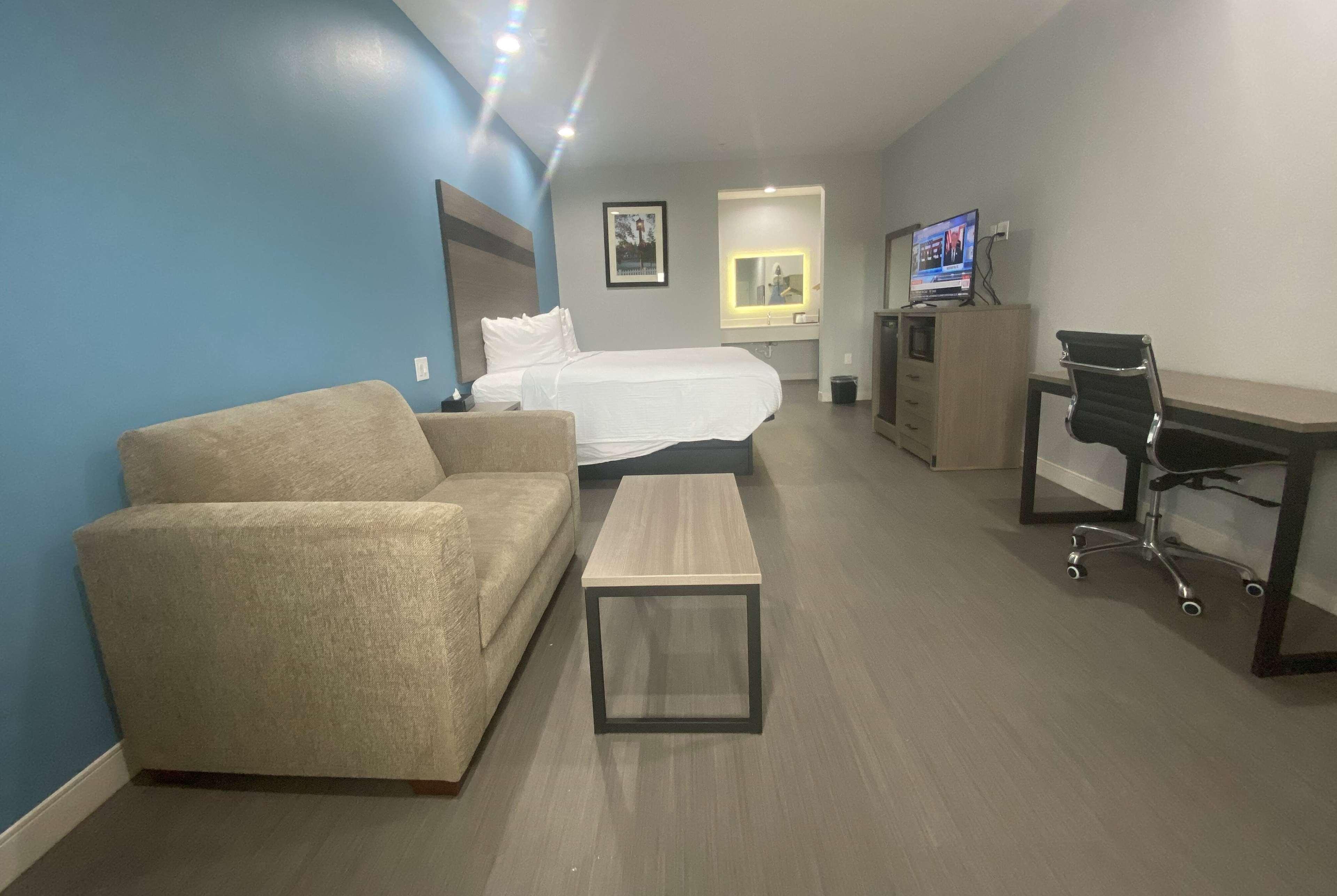 Room Accessible King Size Bed