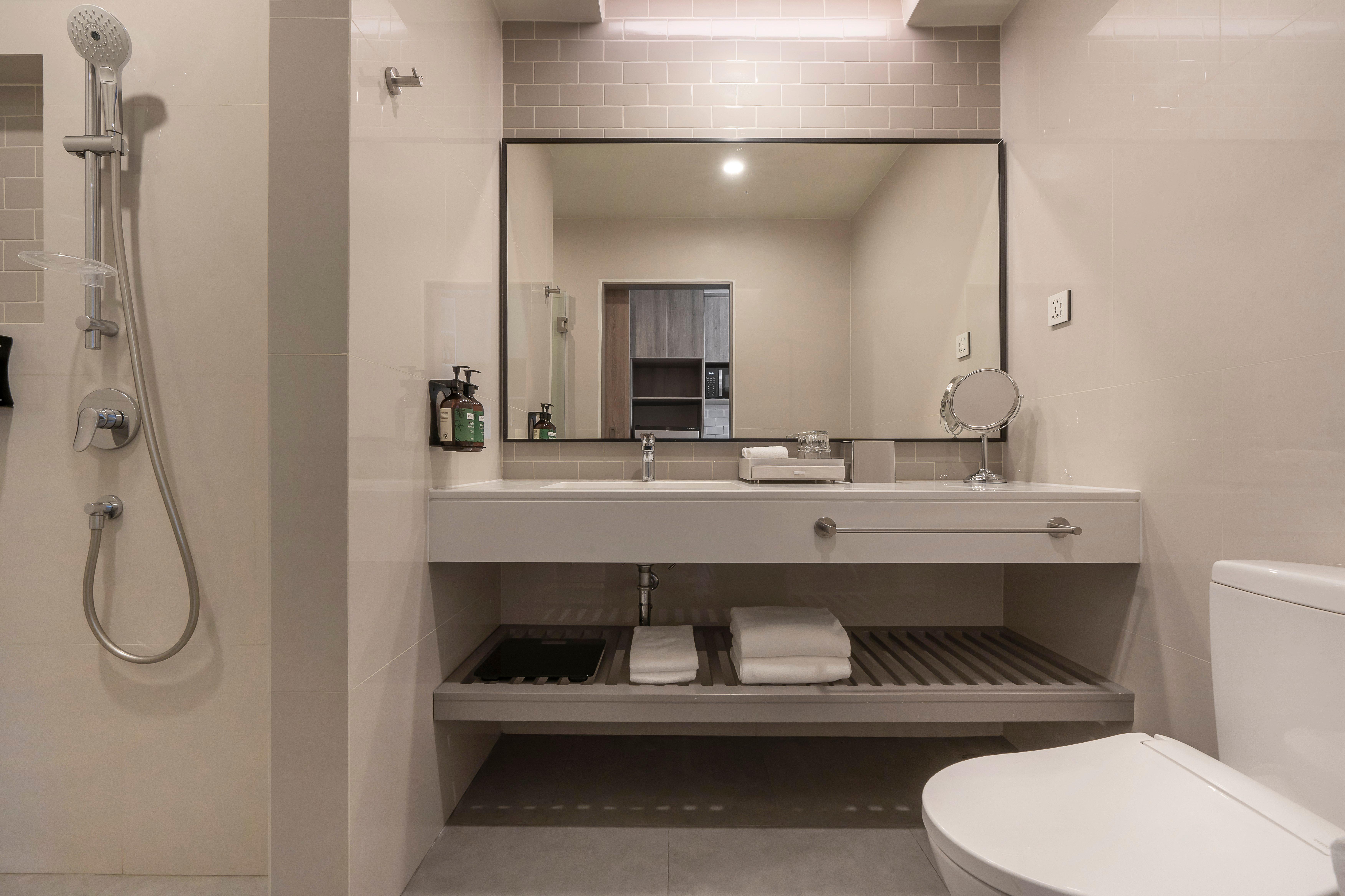 Studio Queen Size Bed