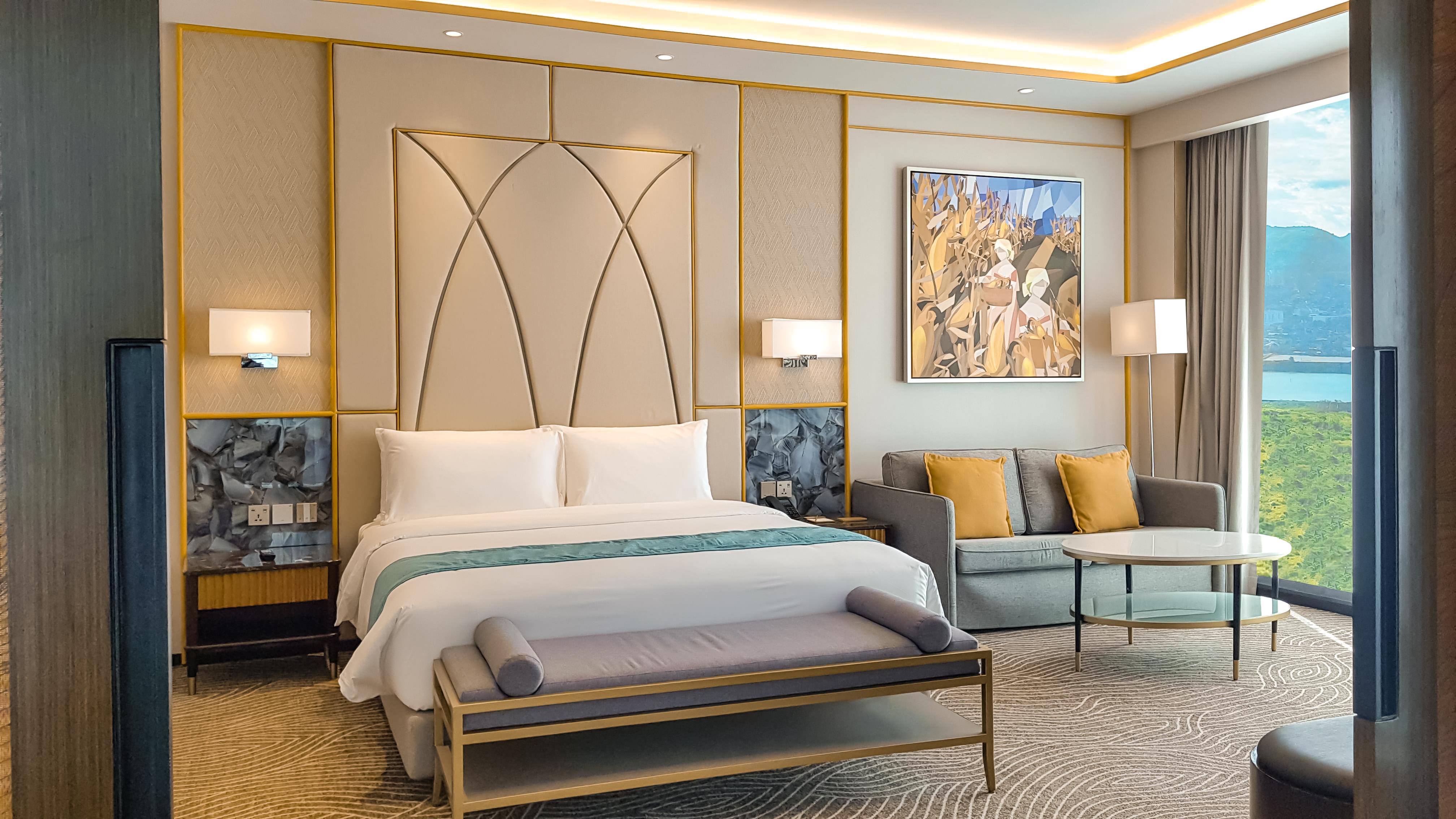 Suite Club City View