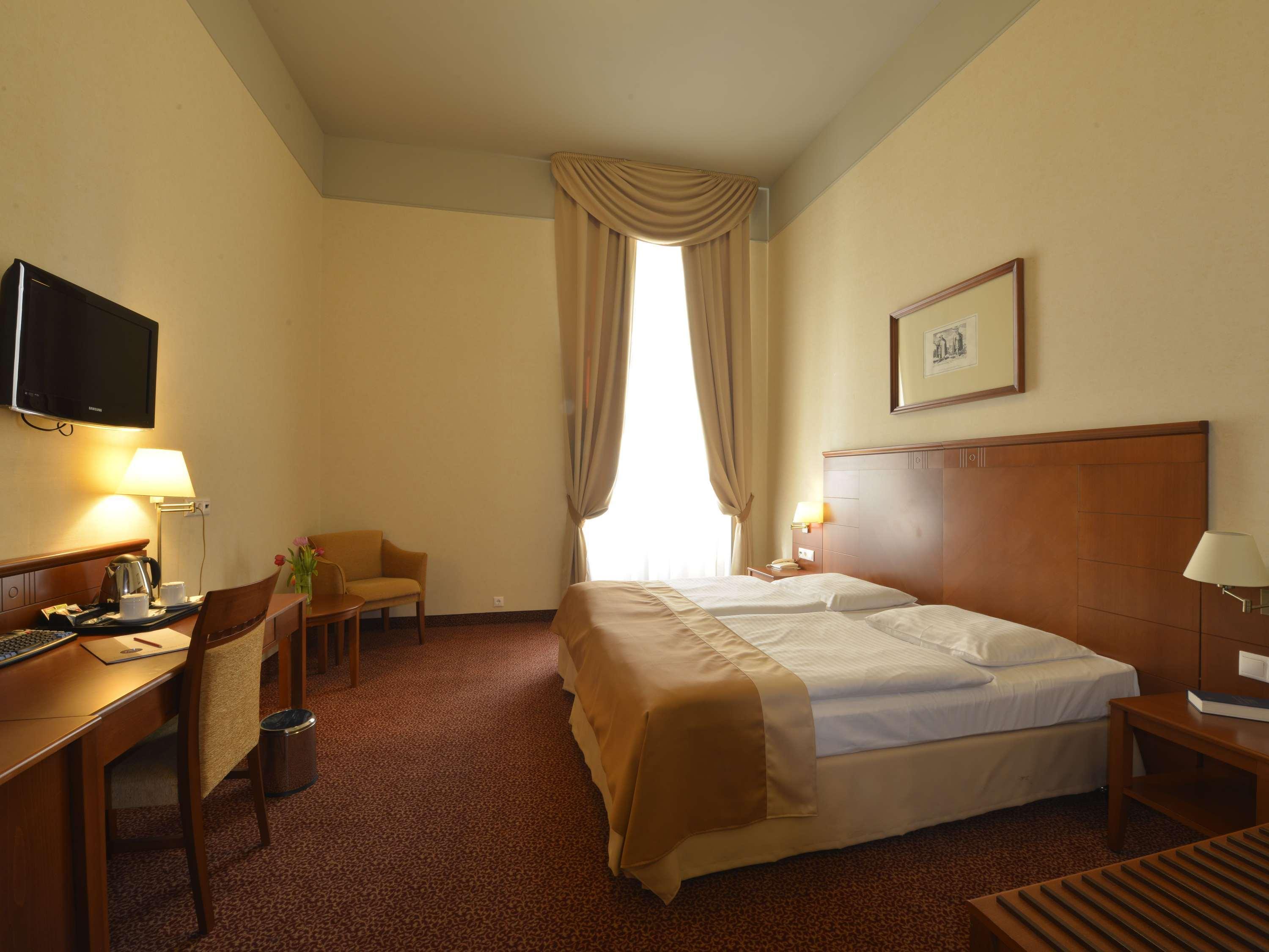 Double Classic Double Bed