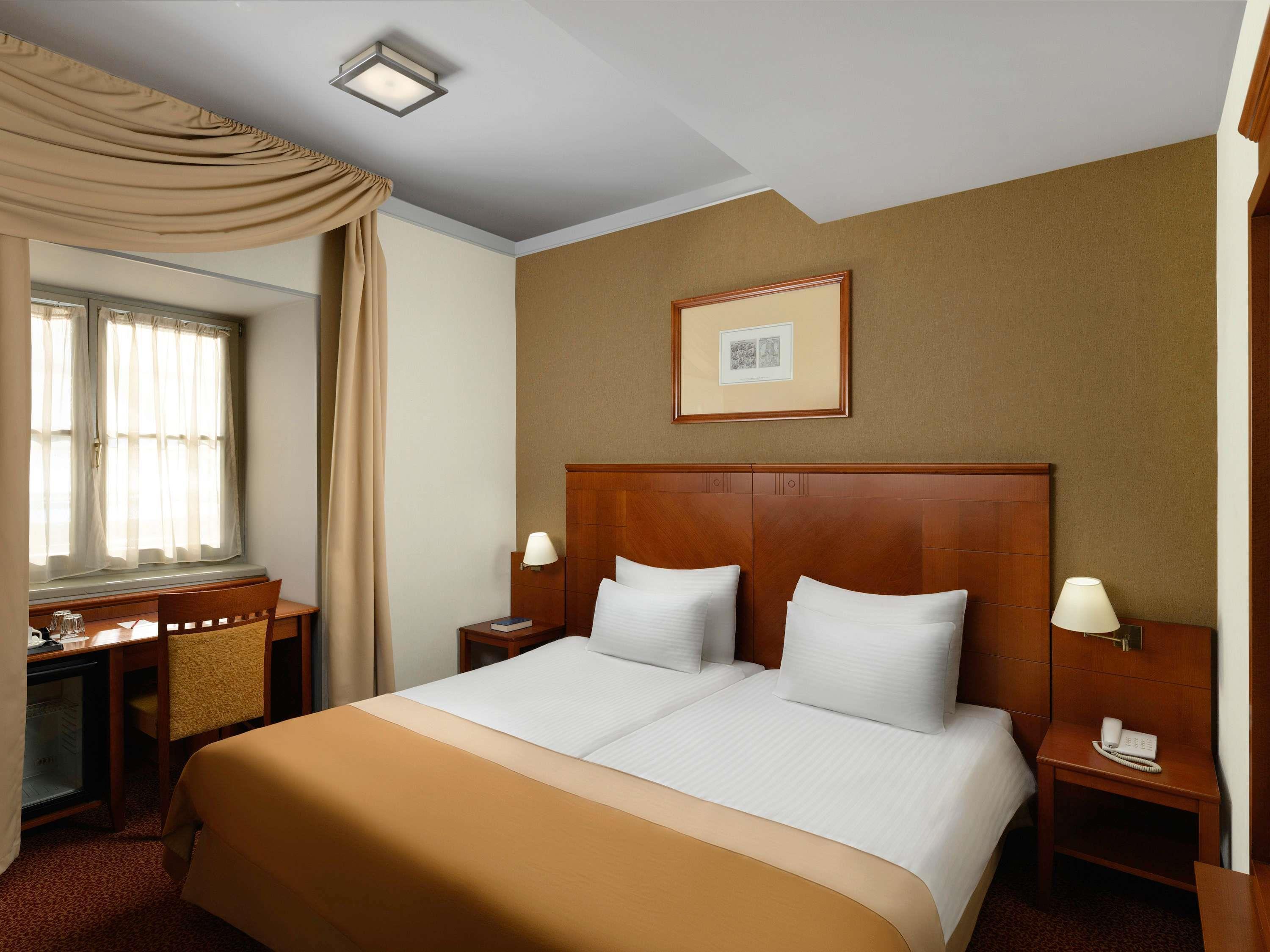 Double Classic Double Bed