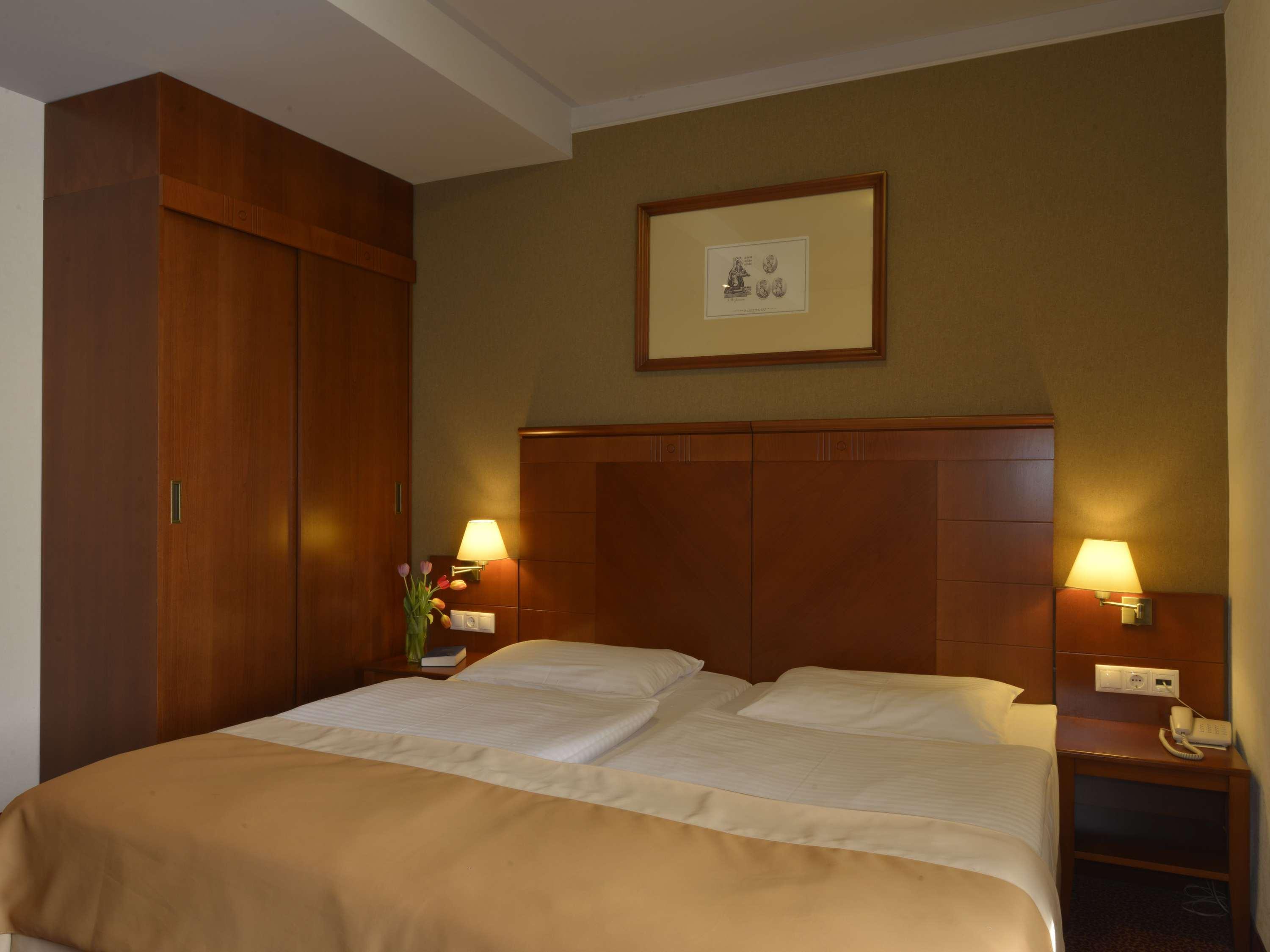 Double Classic Double Bed