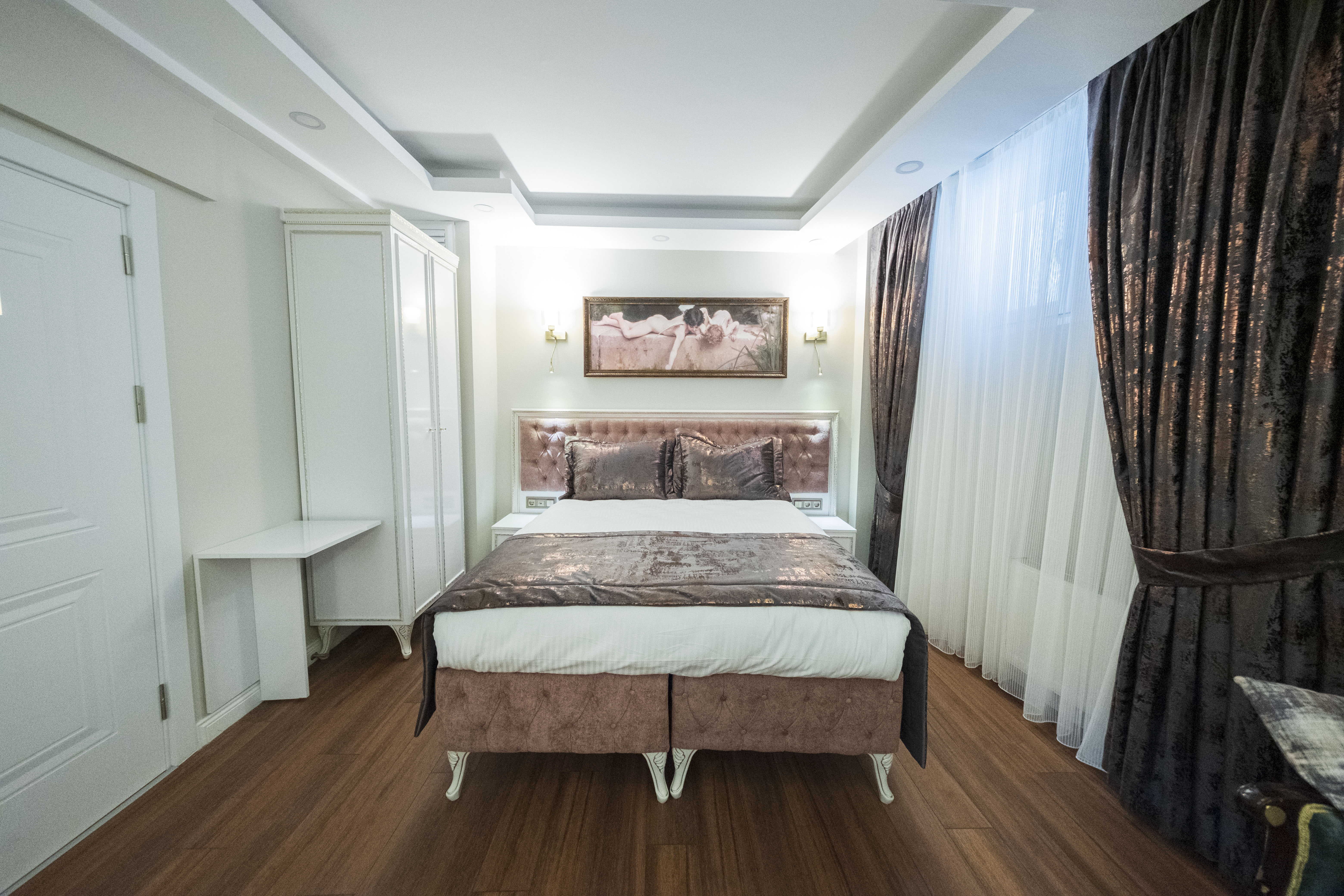 Family Room Deluxe King Bed